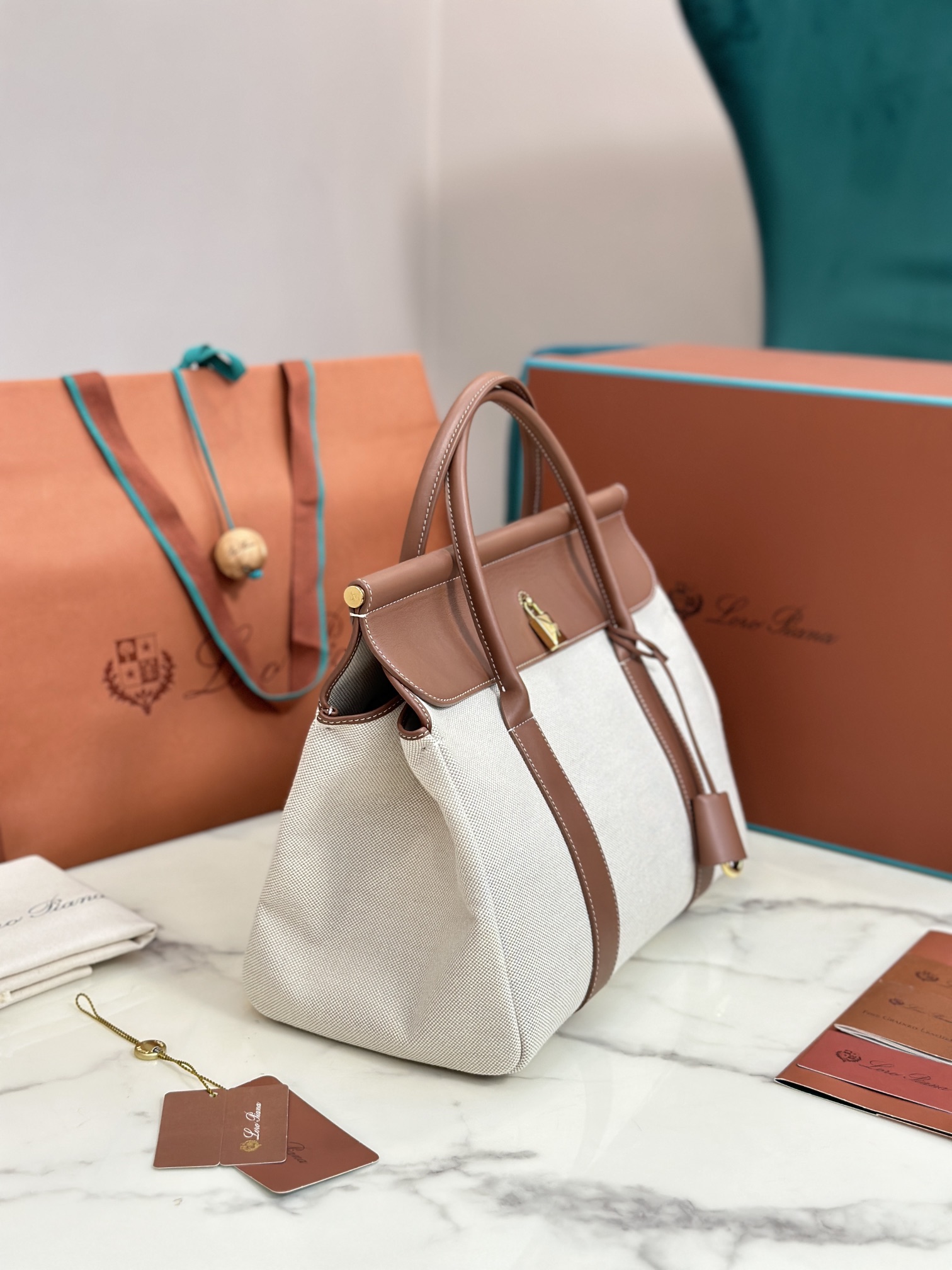 Loom L32 Handbag: Versatile Design, Cozy Feel, Perfect Details, Steel Hardware. - 图片 9
