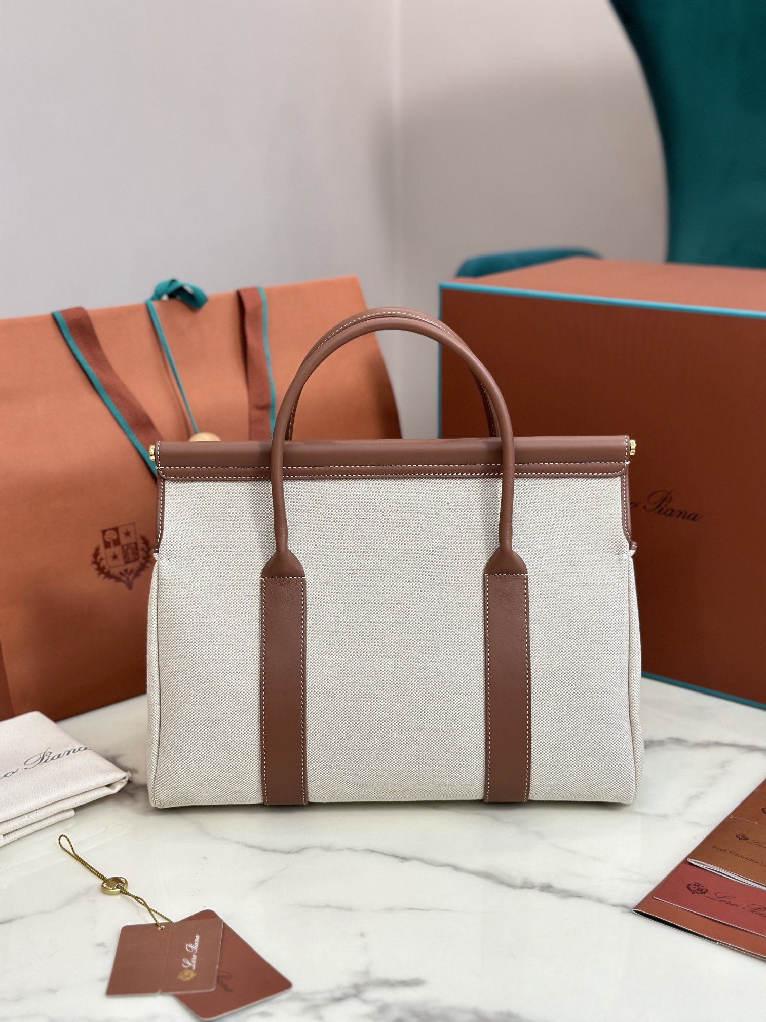 Loom L32 Handbag: Versatile Design, Cozy Feel, Perfect Details, Steel Hardware. - 图片 6