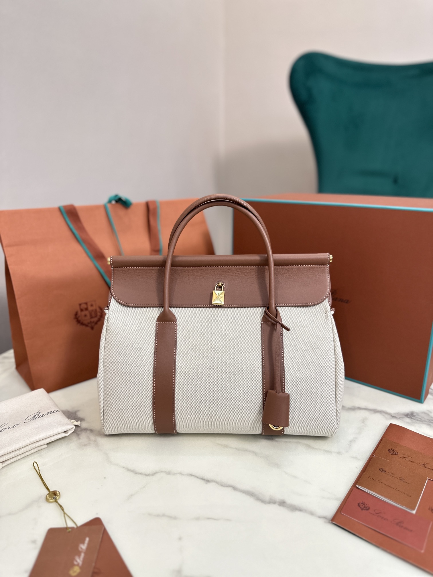 Loom L32 Handbag: Versatile Design, Cozy Feel, Perfect Details, Steel Hardware. - 图片 1