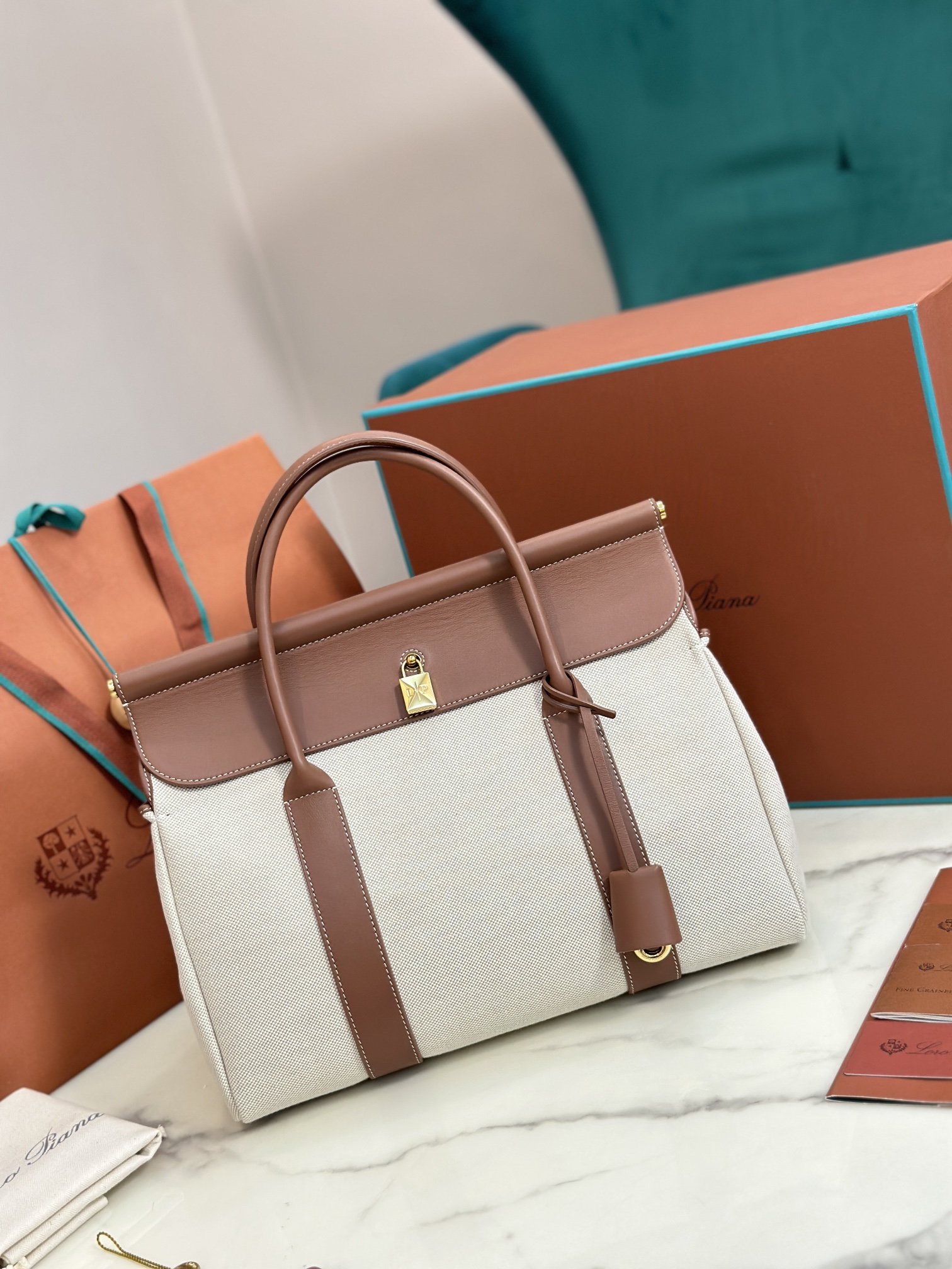 Loom L32 Handbag: Versatile Design, Cozy Feel, Perfect Details, Steel Hardware. - 图片 2