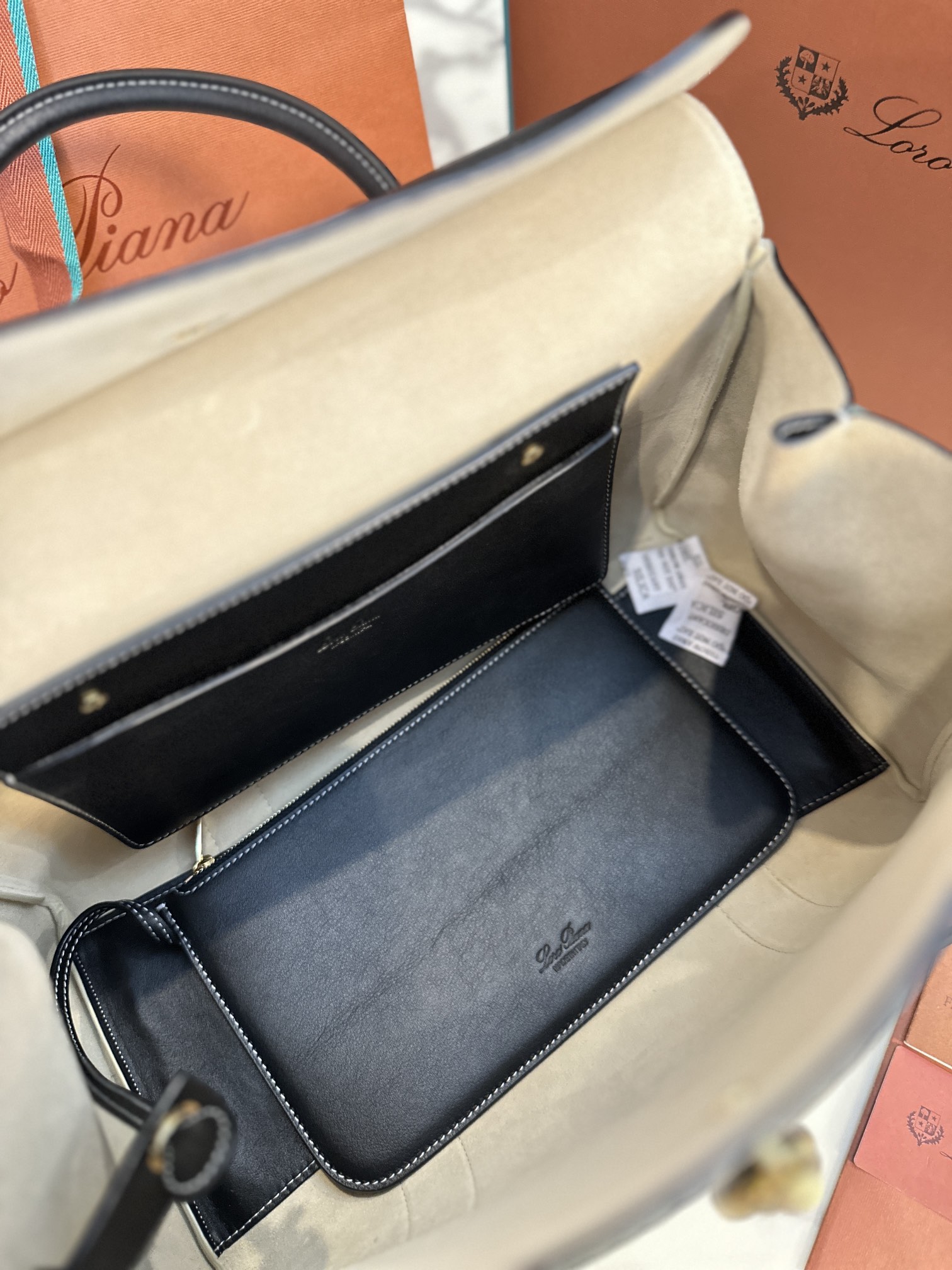 Luxurious Cow Leather Loom Bag by Loro Piana: Stylish and Versatile Handbag - 图片 8