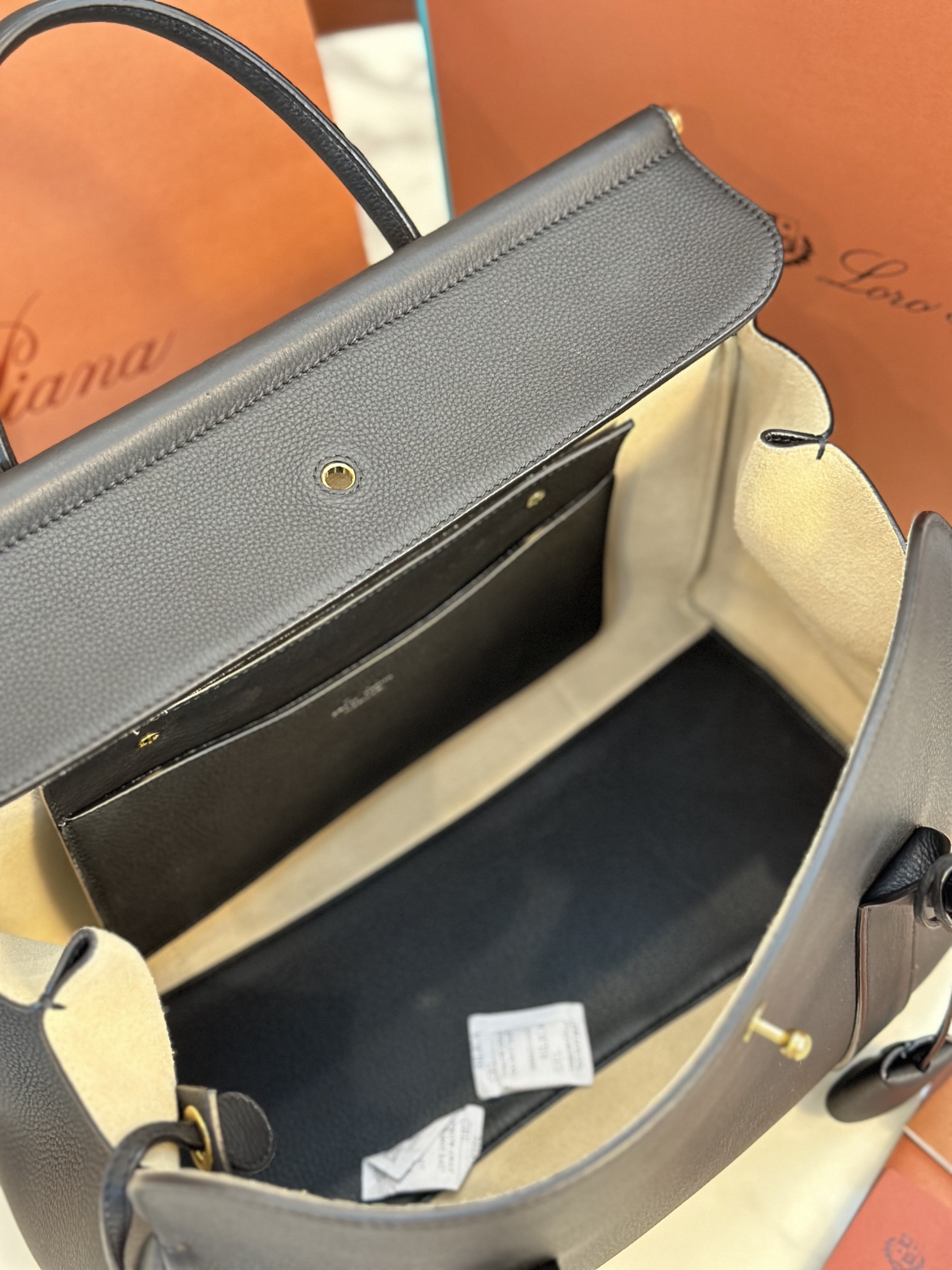 Luxurious Cow Leather Loom Bag by Loropiana: Elegant and Versatile Handbag - 图片 7