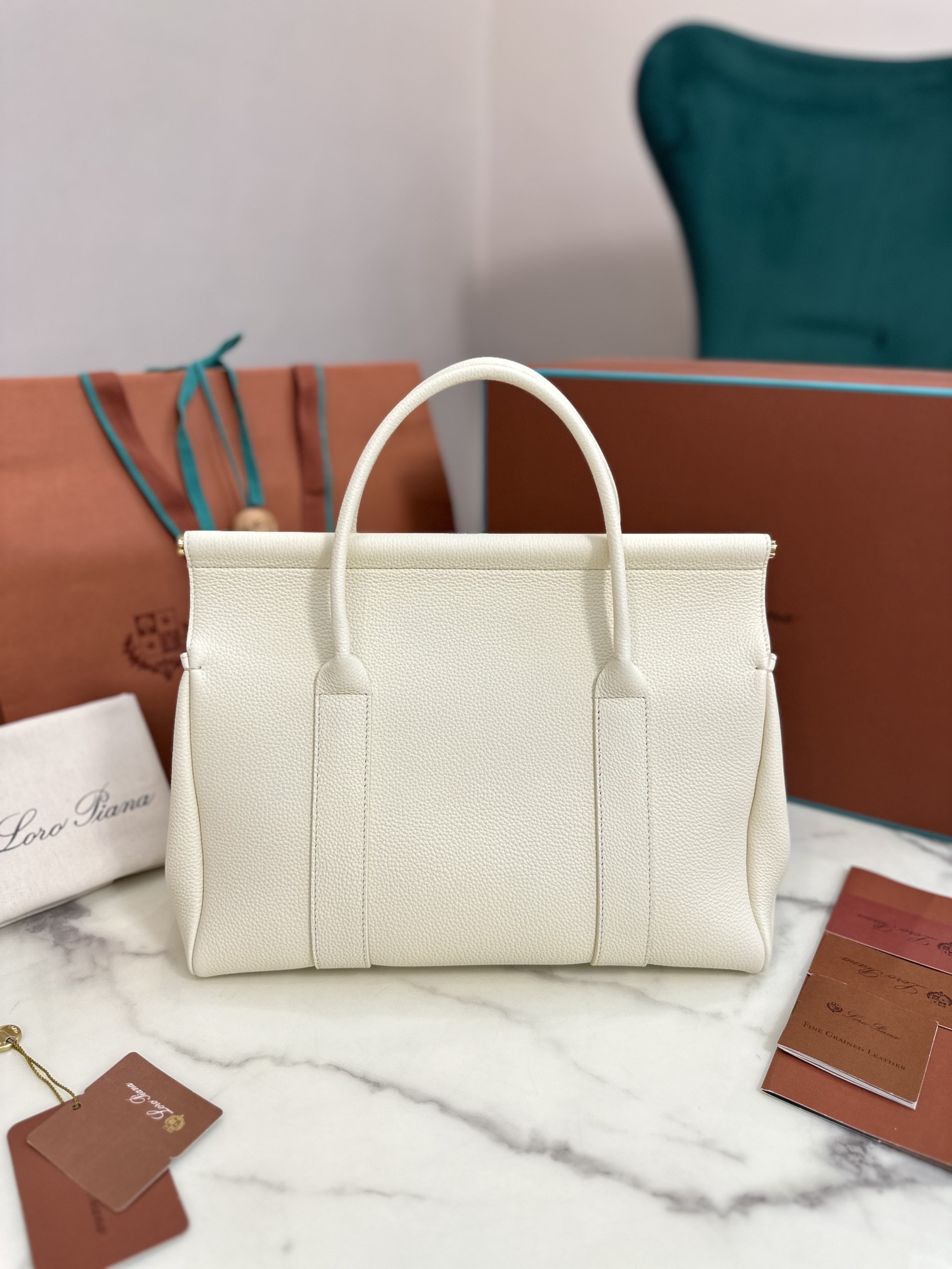 Loro Piana Loom Bag: Luxurious Cow Leather Handbag with Leather Handles - 图片 6