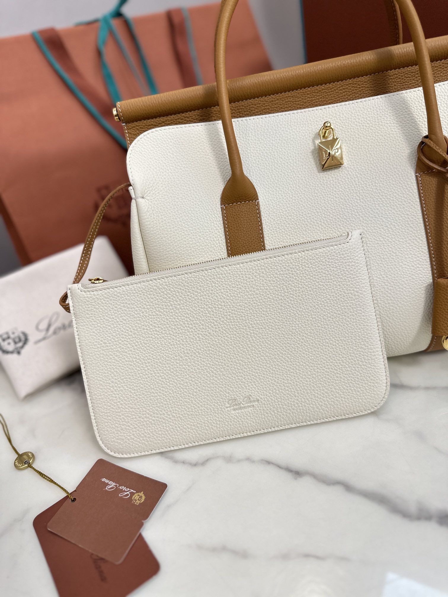 Luxurious Cow Leather Loom Bag by Loropiana: Elegant, Cozy, and Versatile - 图片 6