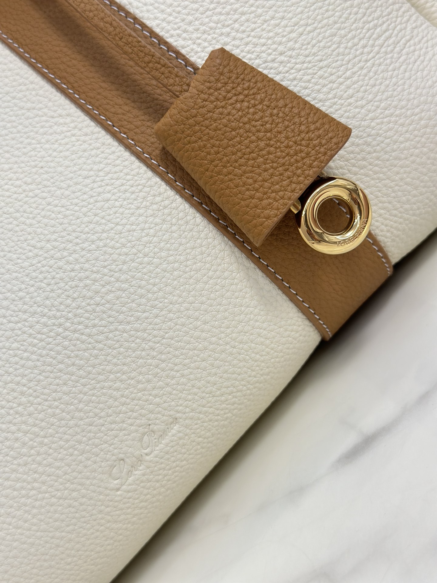 Luxurious Cow Leather Loom Bag by Loropiana: Elegant, Cozy, and Versatile - 图片 3