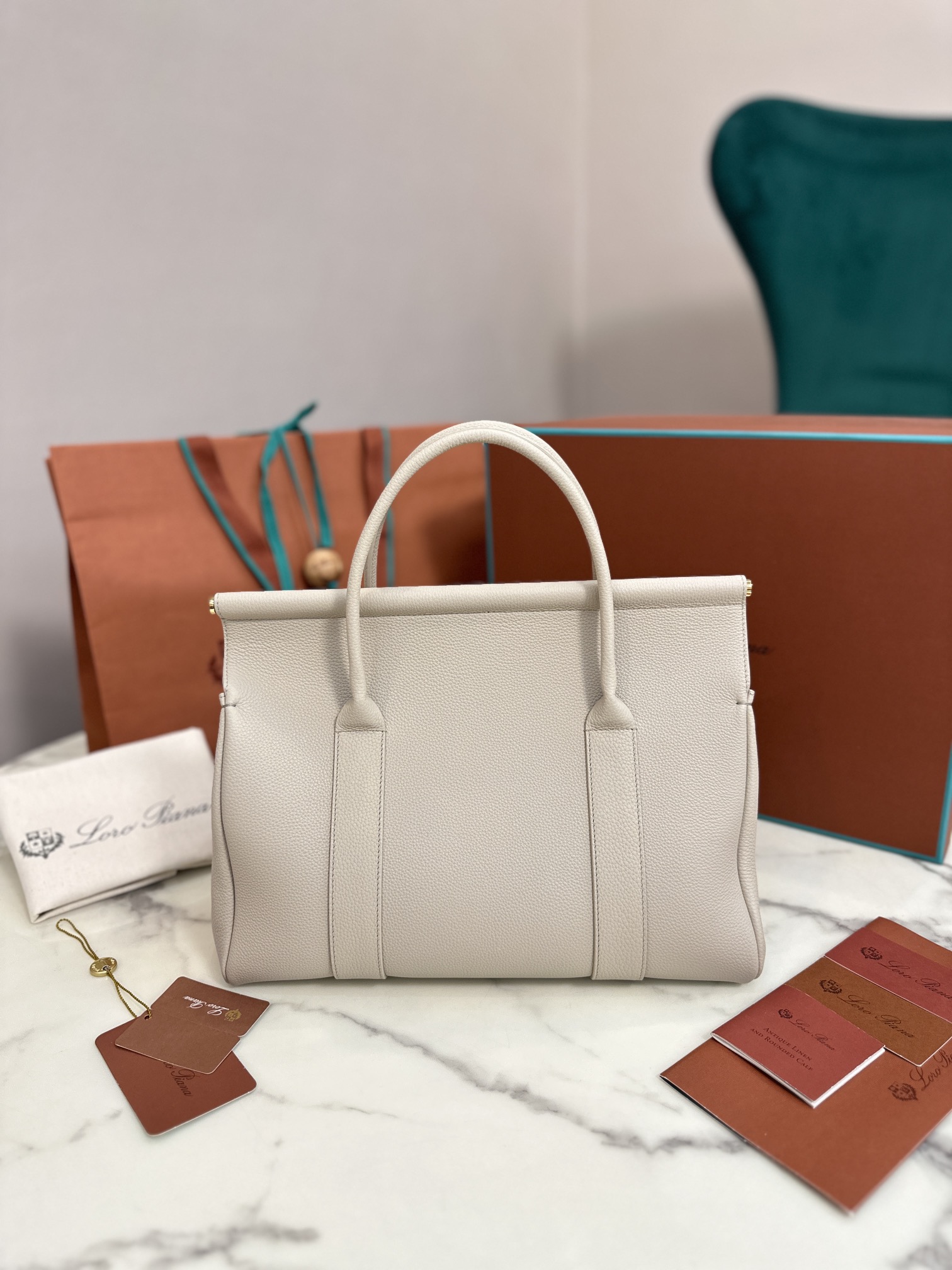 Loro Piana Loom Bag: Luxurious Cow Leather Handbag with Leather Handles - 图片 4