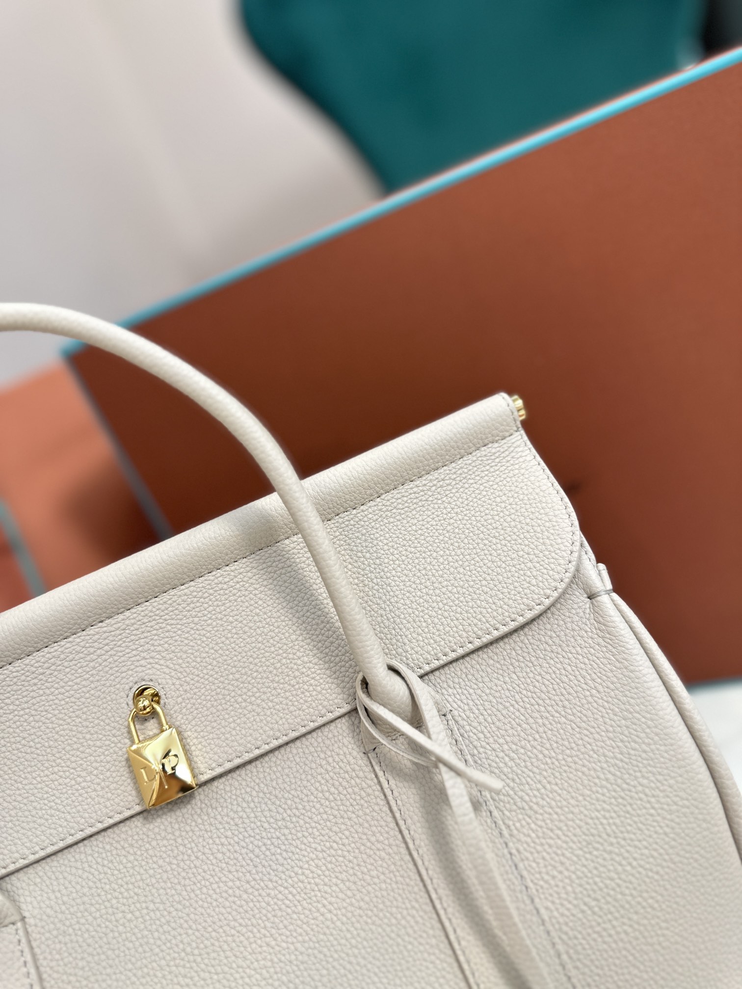 Loro Piana Loom Bag: Luxurious Cow Leather Handbag with Leather Handles - 图片 3