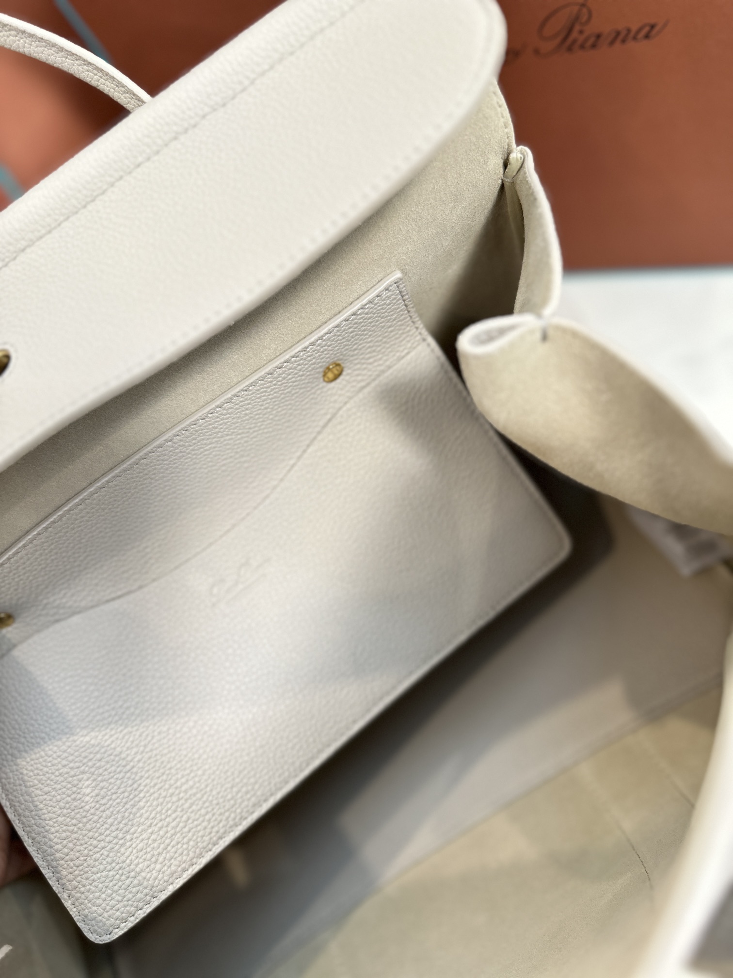 Loro Piana Loom Bag: Luxurious Cow Leather Handbag with Leather Handles - 图片 8