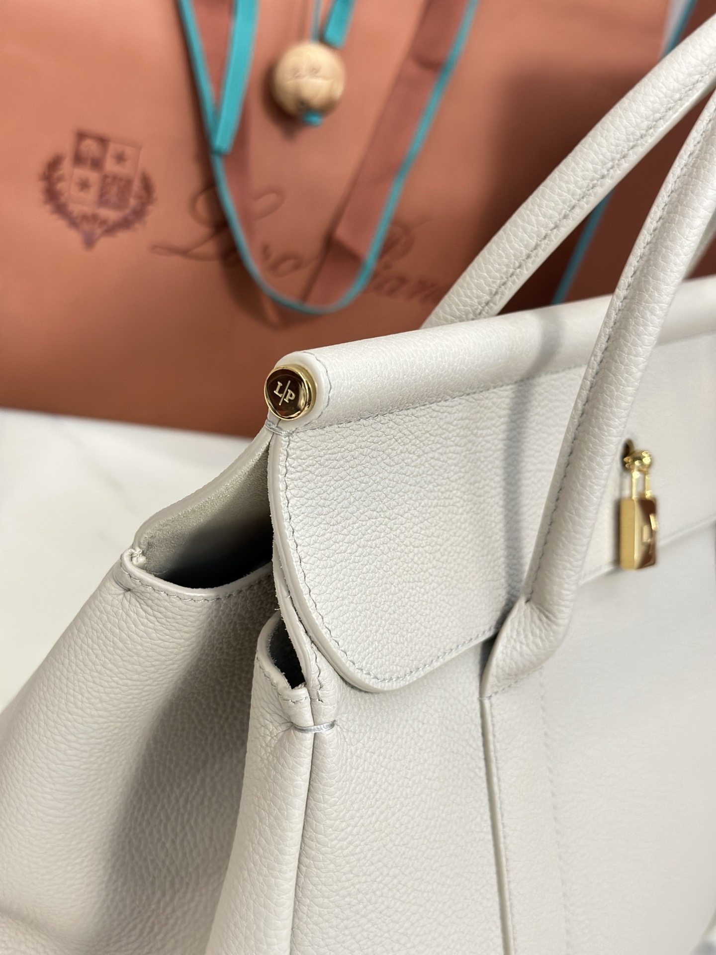 Loro Piana Loom Bag: Luxurious Cow Leather Handbag with Leather Handles - 图片 5