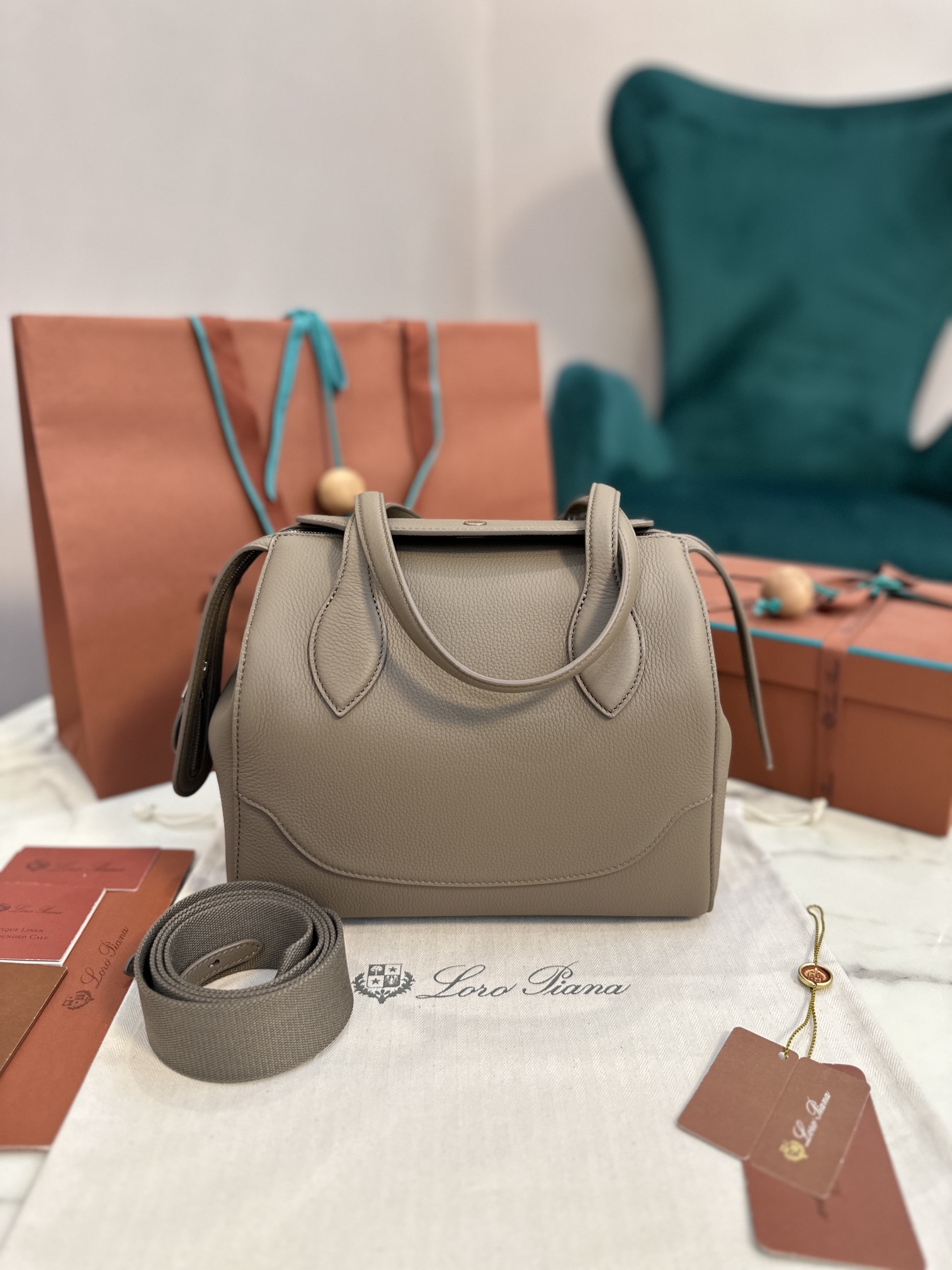 Loro piana  신상품 Happy Day 😊스마일 백 26 - 최고급 품질