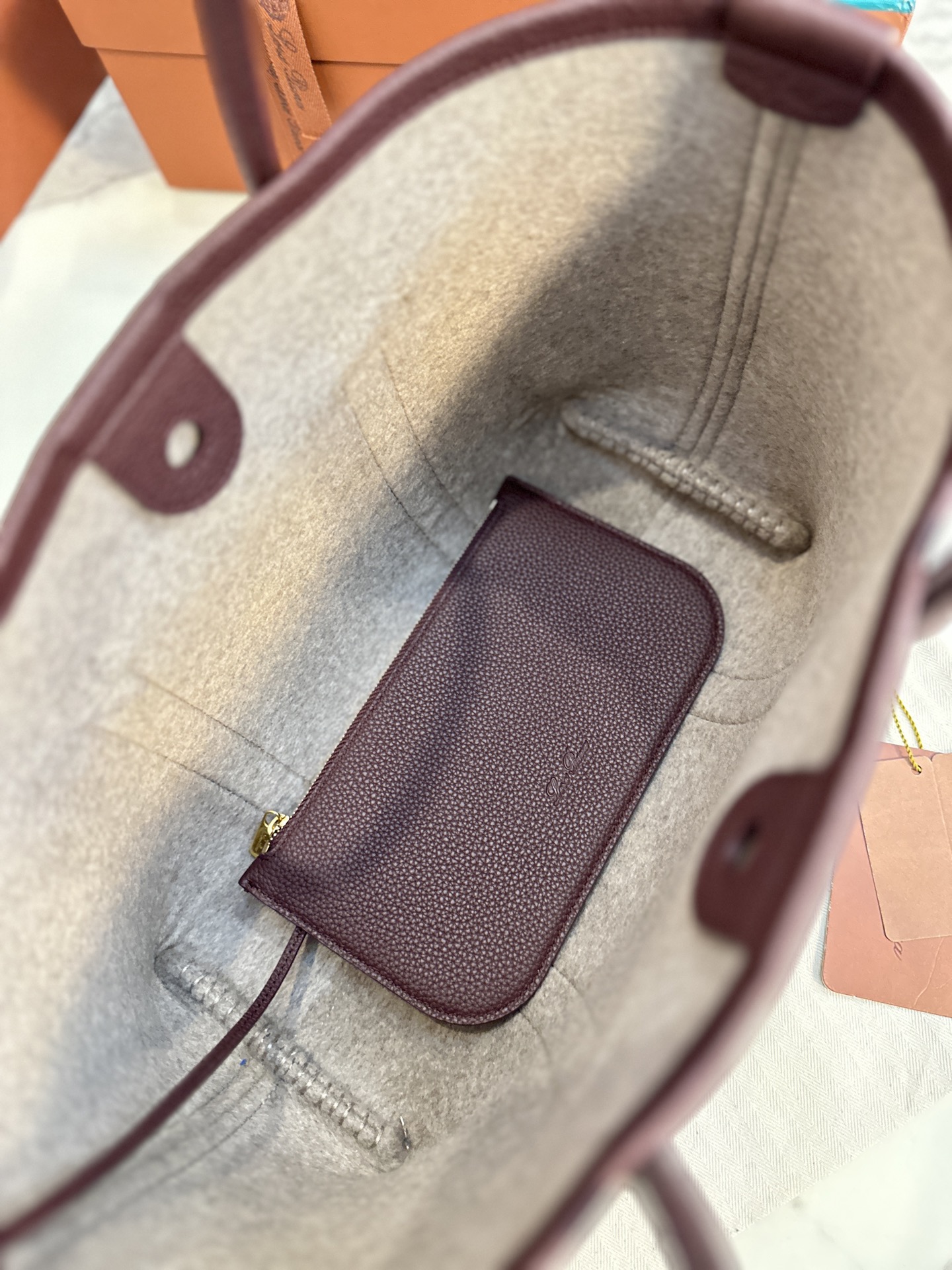 Review of Loro Piana’s Super-Capacity Granular Leather Ghiera Shopper - 图片 7