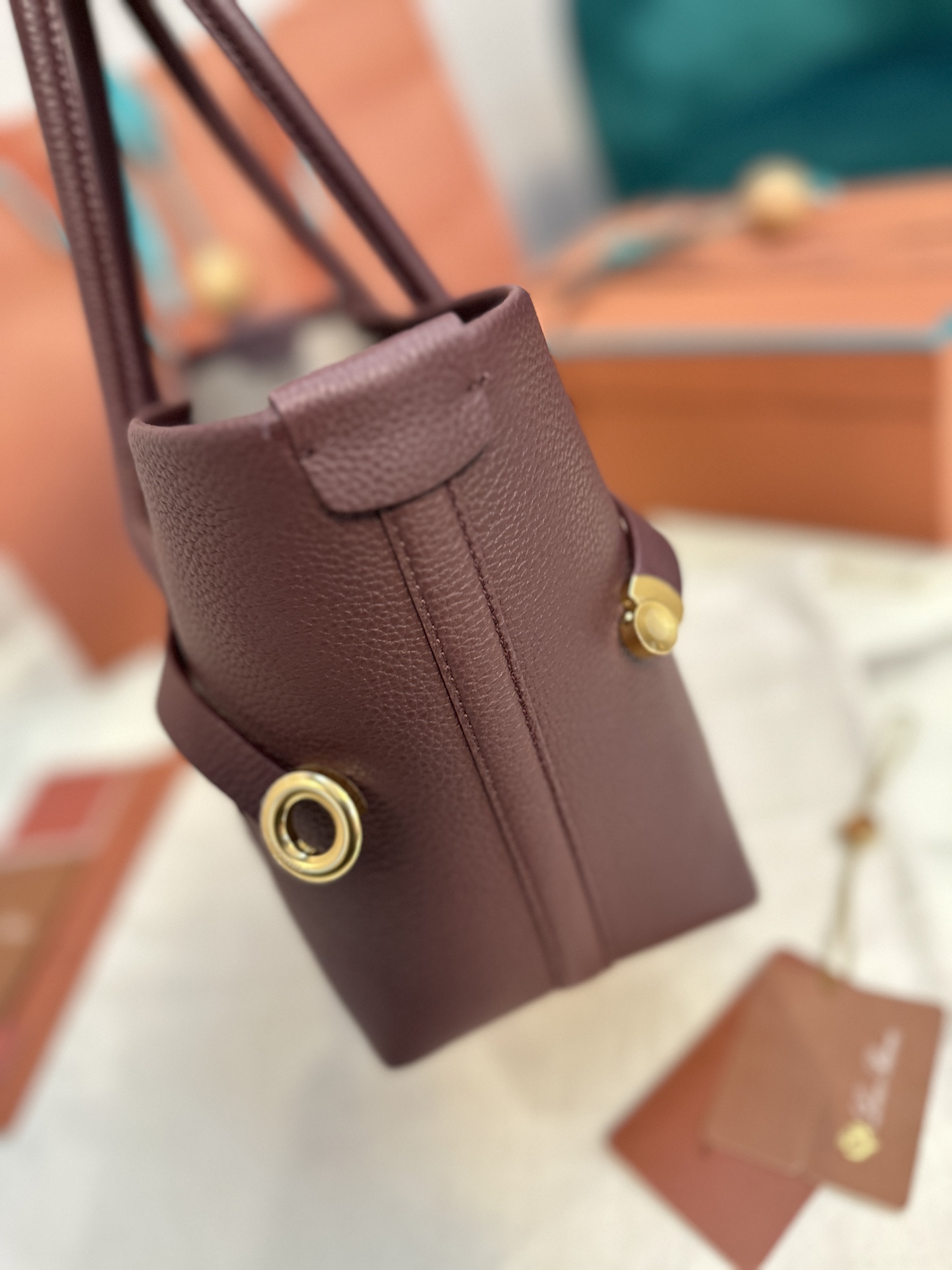 Review of Loro Piana’s Super-Capacity Granular Leather Ghiera Shopper - 图片 5
