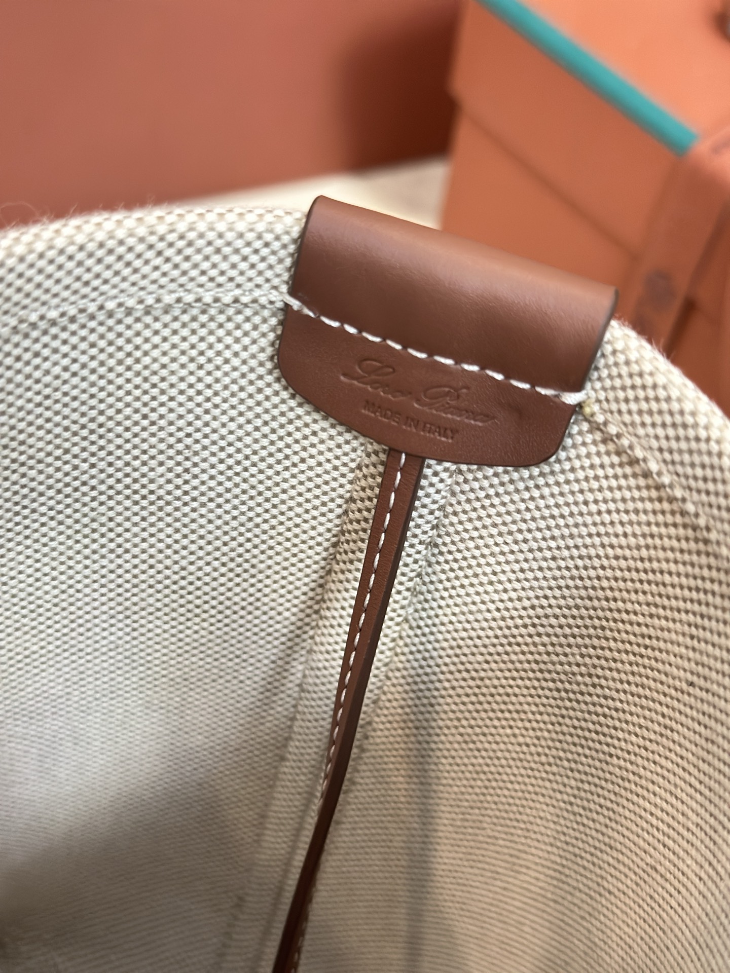 Petey: Loro Piana Granular Leather Ghiera Shopper with Super-Capacity Design - 图片 7