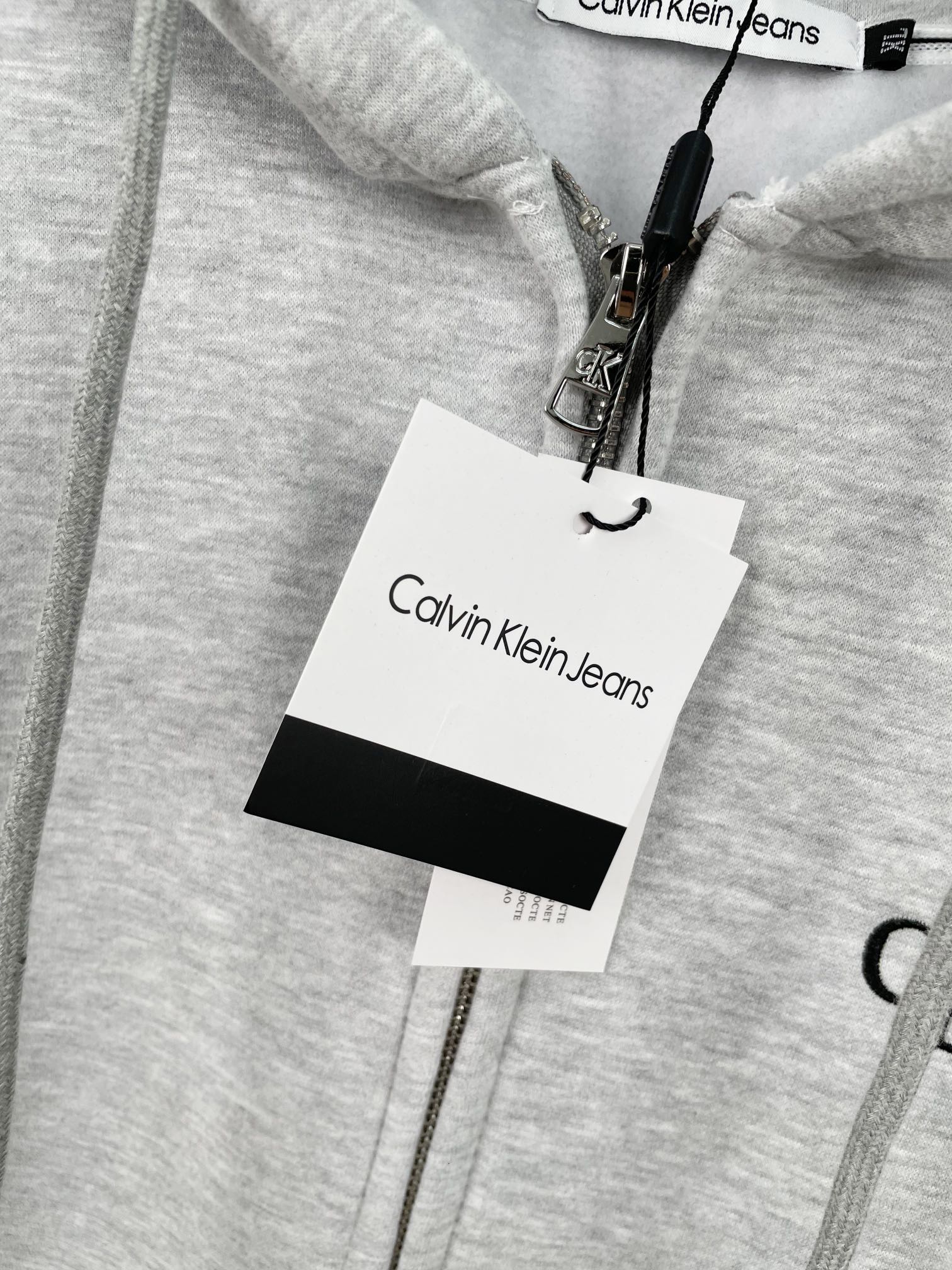 Embroidered Cap-Tip Zipper Jacket in Grey and Black, Sizes S-XL. - 图片 3