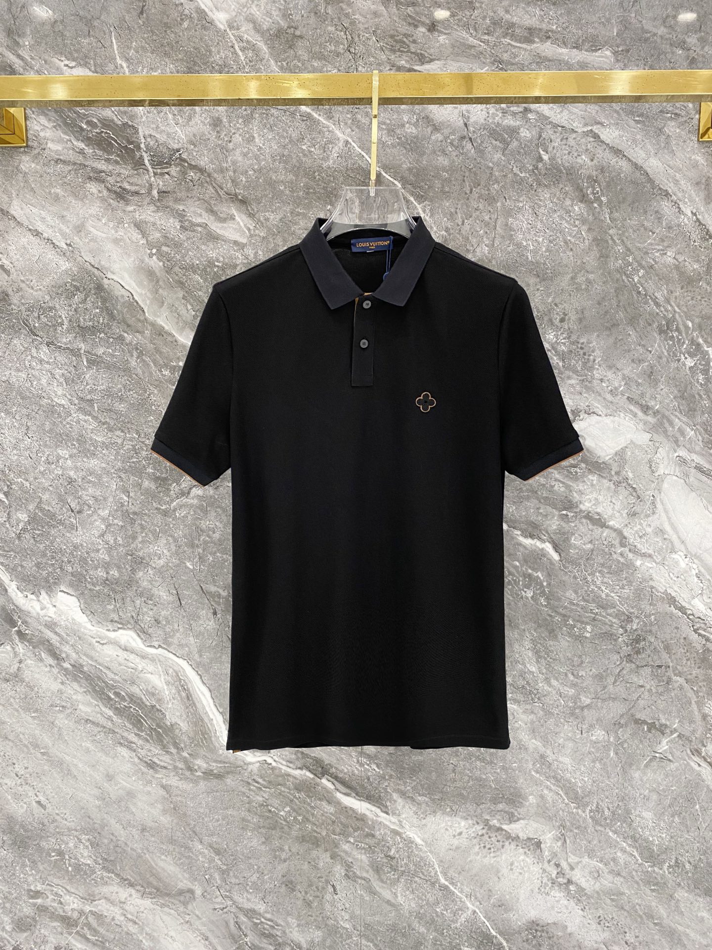 NO:847597,2026ss summer new letter logo men’s lapel Polo shirt!  Classic business men's style, the ceiling-level business men's style of high-end men's clothing!  Simple and fashionable yet elegant, it looks great when worn alone, and quality control/details control can be taken away with your eyes closed. It is low-key, luxurious and connotative!  It is carefully made of custom-woven Pima cotton. The surface of the fabric is evenly arranged and has a neat mesh texture. It has excellent breathability and heat dissipation and perspiration. The upper body comfort is completely better than ordinary single-sided jersey tissue!  The classic brand LOGO on the chest is made with top-notch craftsmanship. The LOGO is three-dimensional, clear and full, and has extraordinary texture. Whether it is worn as an inner layer or worn alone, it is a classic product!  The exquisite tailoring process, every detail is handled very standard and delicately, which cannot be compared with other low-end products on the market. It is a must-have basic and versatile Polo shirt for men!  Size M-4xl,,198609092026ss夏季新款字母logo男士翻领Polo衫！经典商务男款,高端男装的天花板级别的商务男款！简约时尚大气不失优雅,单穿内搭体面过人,品质控/细节控的闭眼带走,低调又奢华有内涵！ 客供定织匹马棉精心制成,面料表面排列均匀整齐的网眼纹理,透气性和散热排汗性极佳,上身舒适程度完全优于普通单面汗布组织！胸前经典的品牌LOGO标识,采用顶级工艺打造,LOGO立体清晰饱满,质感非凡的特质,无论是内搭还是单穿都是一款经典领域的产品！精妙绝伦的裁剪工艺,每一个细节处理的非常标准细腻,非市面一般LOW货可以媲美的,男士必入基础百搭款Polo衫推荐！ 尺码M-4xl,,,Men's clothing