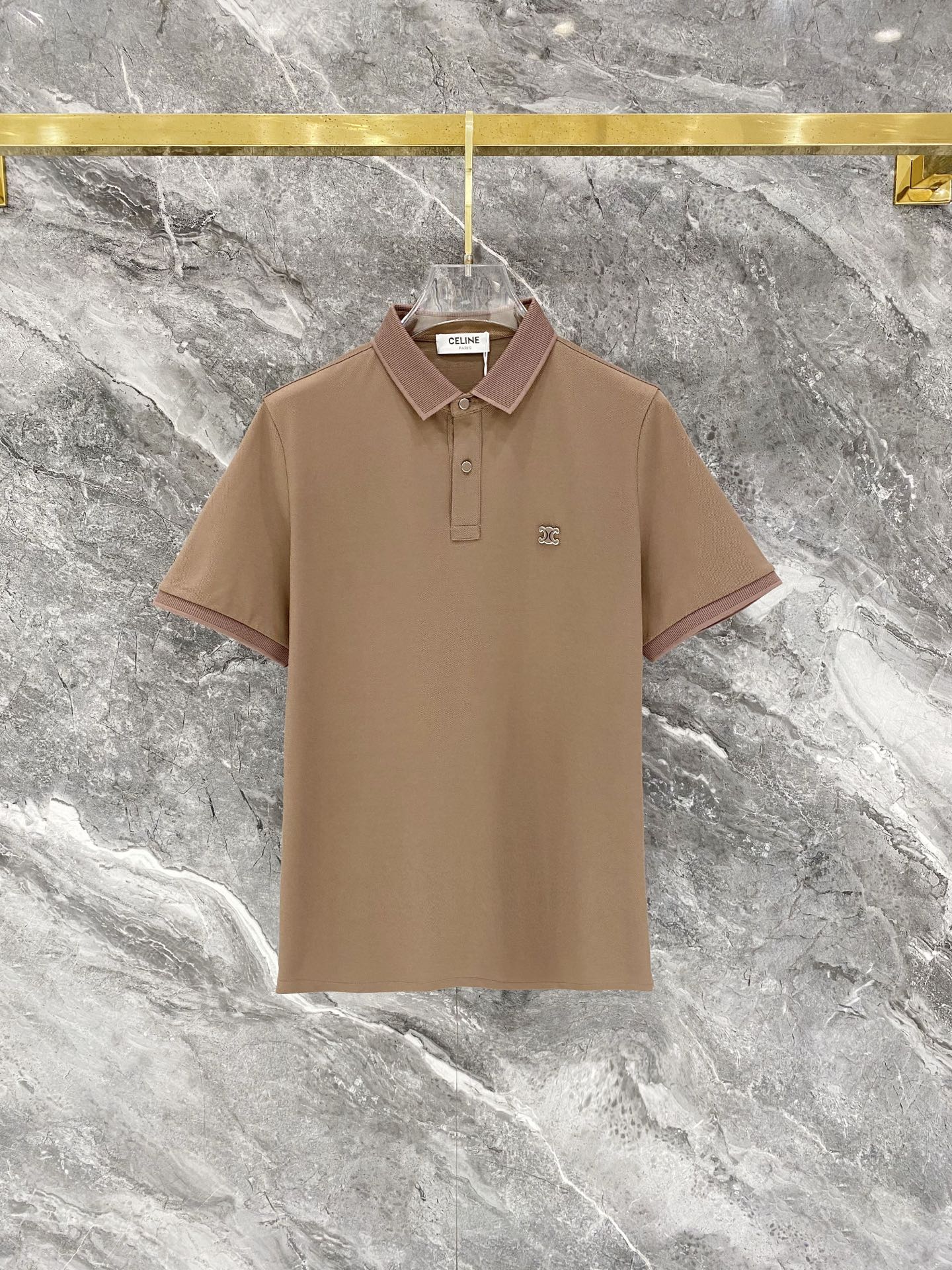 NO:847611,2026ss summer new letter logo men’s lapel Polo shirt!  Classic business men's style, the ceiling-level business men's style of high-end men's clothing!  Simple and fashionable yet elegant, it looks great when worn alone, and quality control/details control can be taken away with your eyes closed. It is low-key, luxurious and connotative!  It is carefully made of custom-woven Pima cotton. The surface of the fabric is evenly arranged and has a neat mesh texture. It has excellent breathability and heat dissipation and perspiration. The upper body comfort is completely better than ordinary single-sided jersey tissue!  The classic brand LOGO on the chest is made with top-notch craftsmanship. The LOGO is three-dimensional, clear and full, and has extraordinary texture. Whether it is worn as an inner layer or worn alone, it is a classic product!  The exquisite tailoring process, every detail is handled very standard and delicately, which cannot be compared with other low-end products on the market. It is a must-have basic and versatile Polo shirt for men!  Size M-4xl,,198609092026ss夏季新款字母logo男士翻领Polo衫！经典商务男款,高端男装的天花板级别的商务男款！简约时尚大气不失优雅,单穿内搭体面过人,品质控/细节控的闭眼带走,低调又奢华有内涵！ 客供定织匹马棉精心制成,面料表面排列均匀整齐的网眼纹理,透气性和散热排汗性极佳,上身舒适程度完全优于普通单面汗布组织！胸前经典的品牌LOGO标识,采用顶级工艺打造,LOGO立体清晰饱满,质感非凡的特质,无论是内搭还是单穿都是一款经典领域的产品！精妙绝伦的裁剪工艺,每一个细节处理的非常标准细腻,非市面一般LOW货可以媲美的,男士必入基础百搭款Polo衫推荐！ 尺码M-4xl,,,Men's clothing