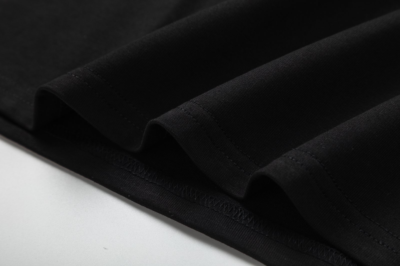 Fashion Review: Amiri Paints Logo on Heavy Black Fabric with 300g Weight - 图片 7