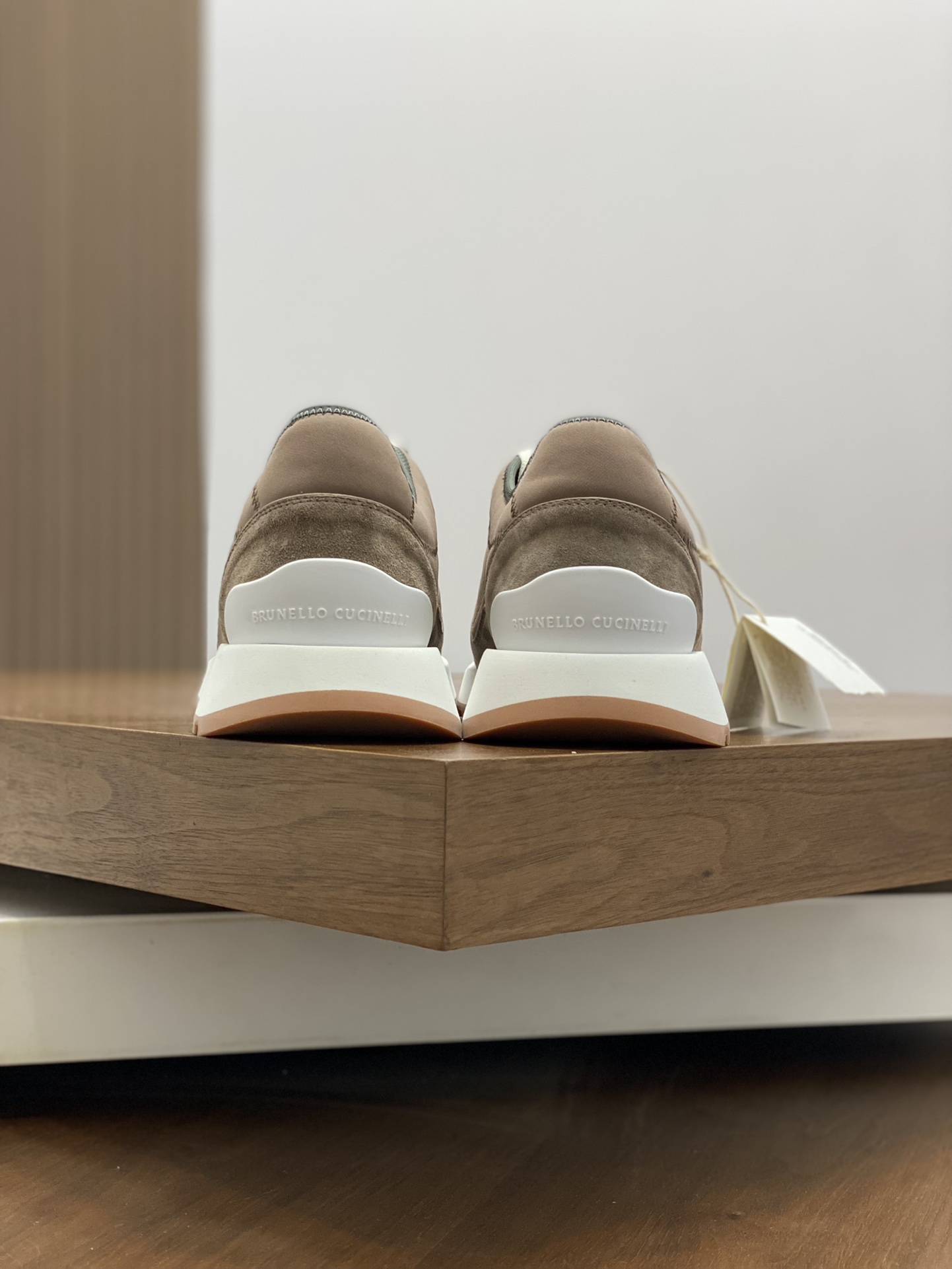 BRUNELLO CUCINELLI zapatillas de deporte de los hombres Este entrenador está hecho de tela de lona, 