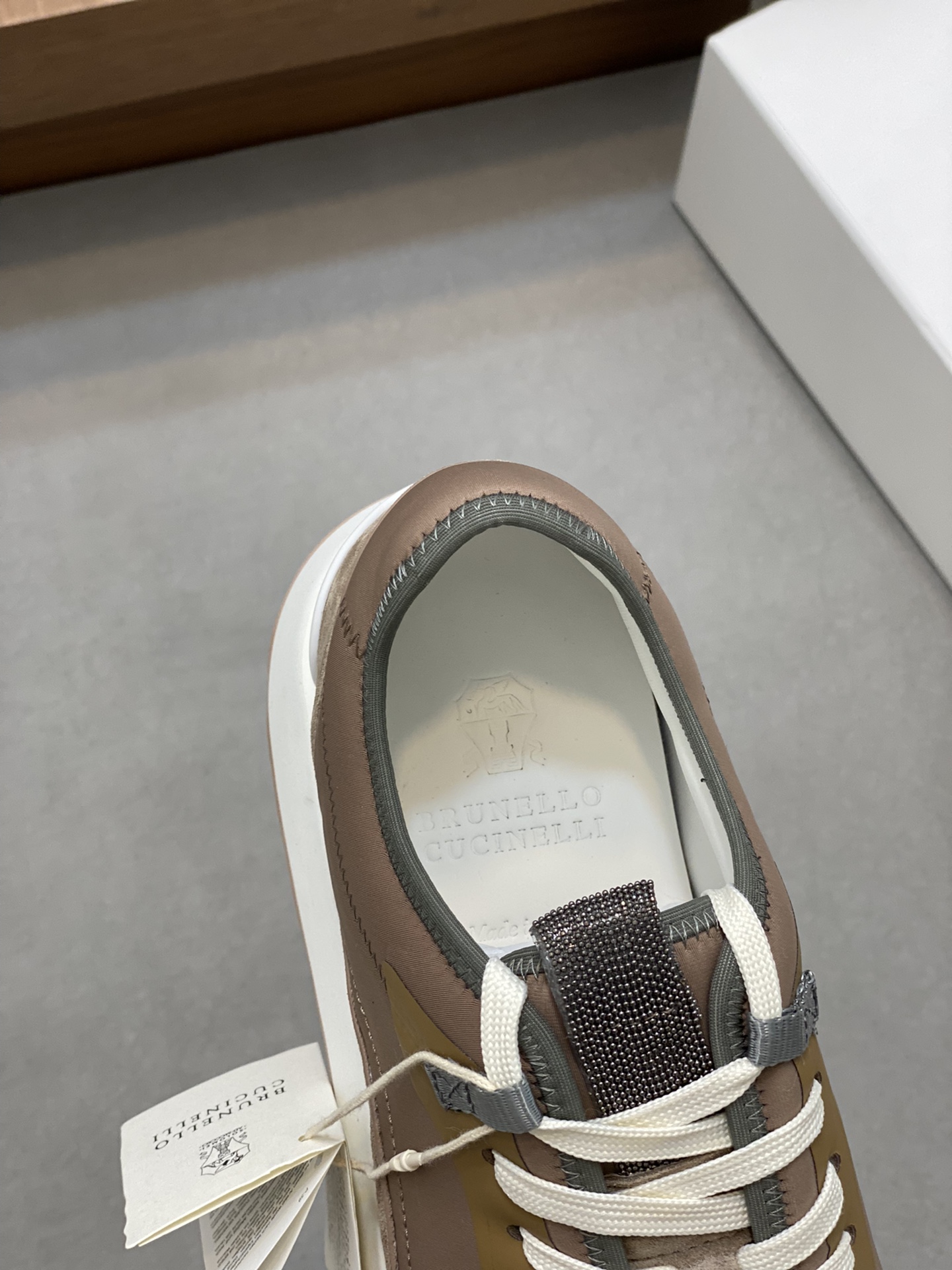 BRUNELLO CUCINELLI zapatillas de deporte de los hombres Este entrenador está hecho de tela de lona, 