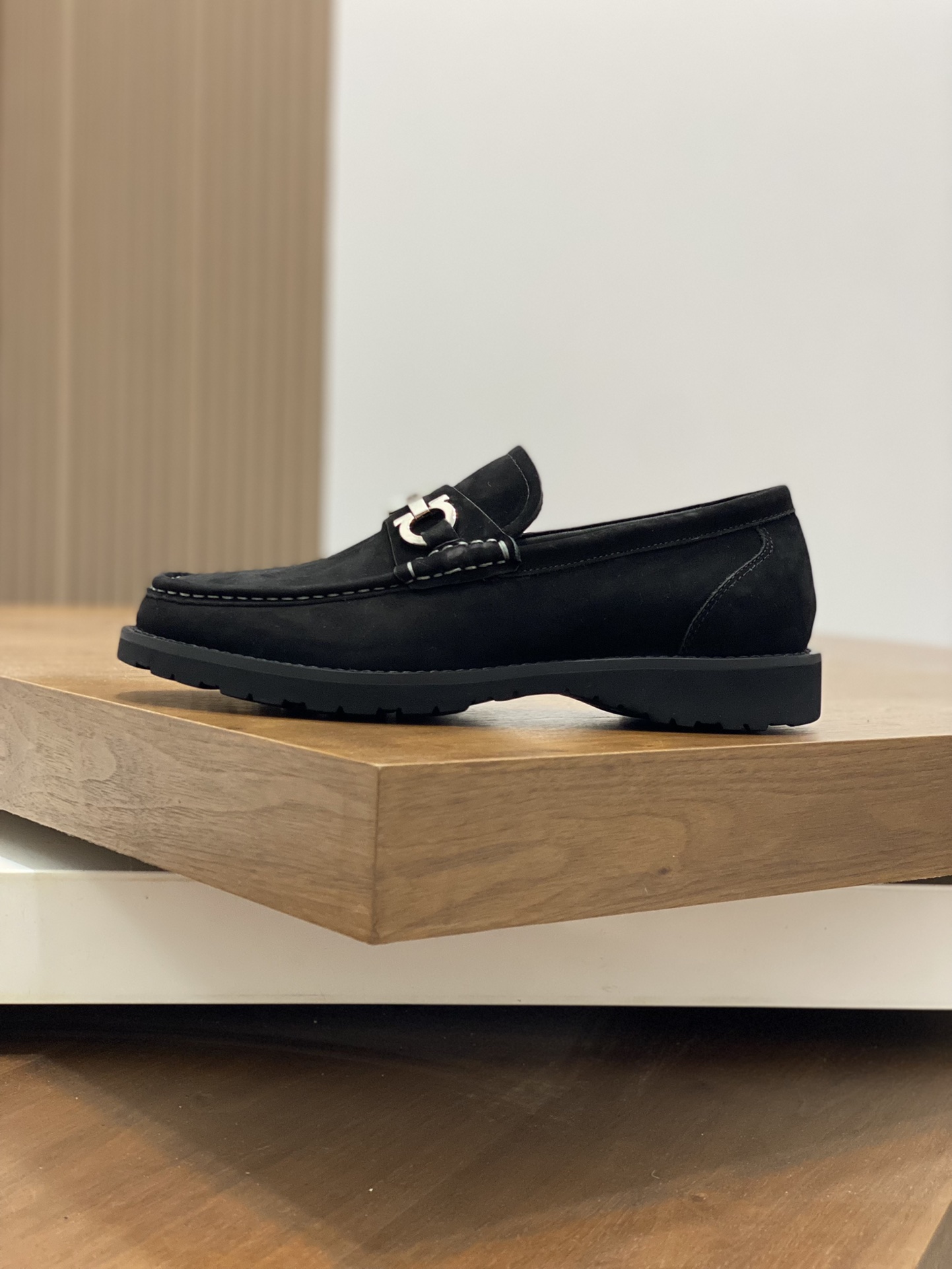 “Ferragamo Men’s Shoes: High-Quality, Top-Heavy, Premium Materials, Gold Detailing, Imported Leather, Wide Size Range” - 图片 2
