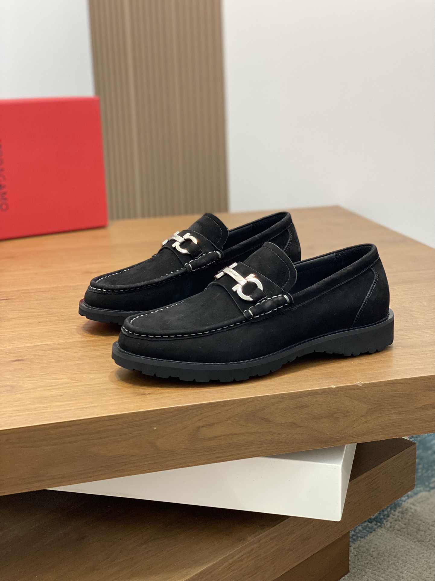 “Ferragamo Men’s Shoes: High-Quality, Top-Heavy, Premium Materials, Gold Detailing, Imported Leather, Wide Size Range” - 图片 3