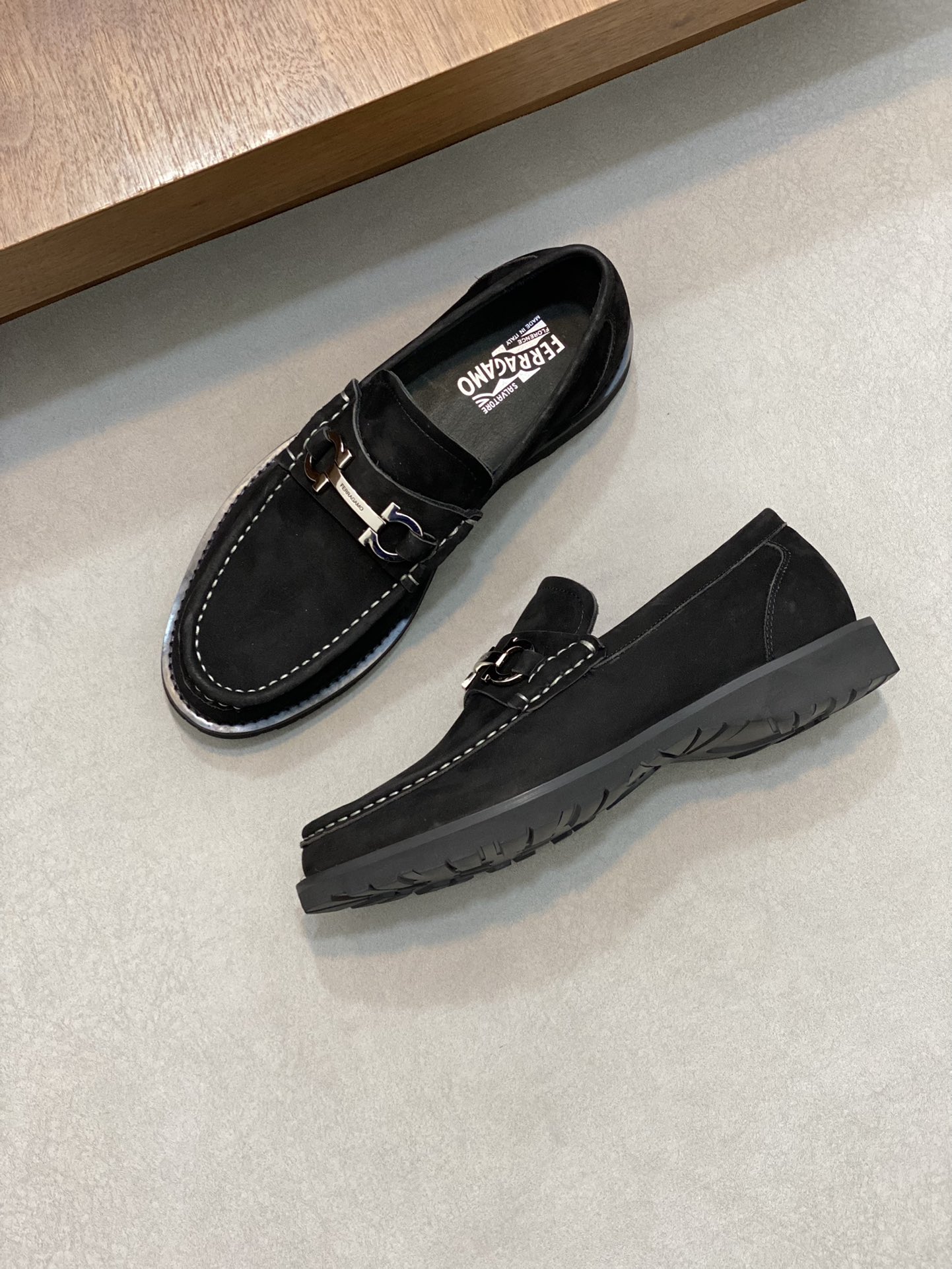 “Ferragamo Men’s Shoes: High-Quality, Top-Heavy, Premium Materials, Gold Detailing, Imported Leather, Wide Size Range” - 图片 5
