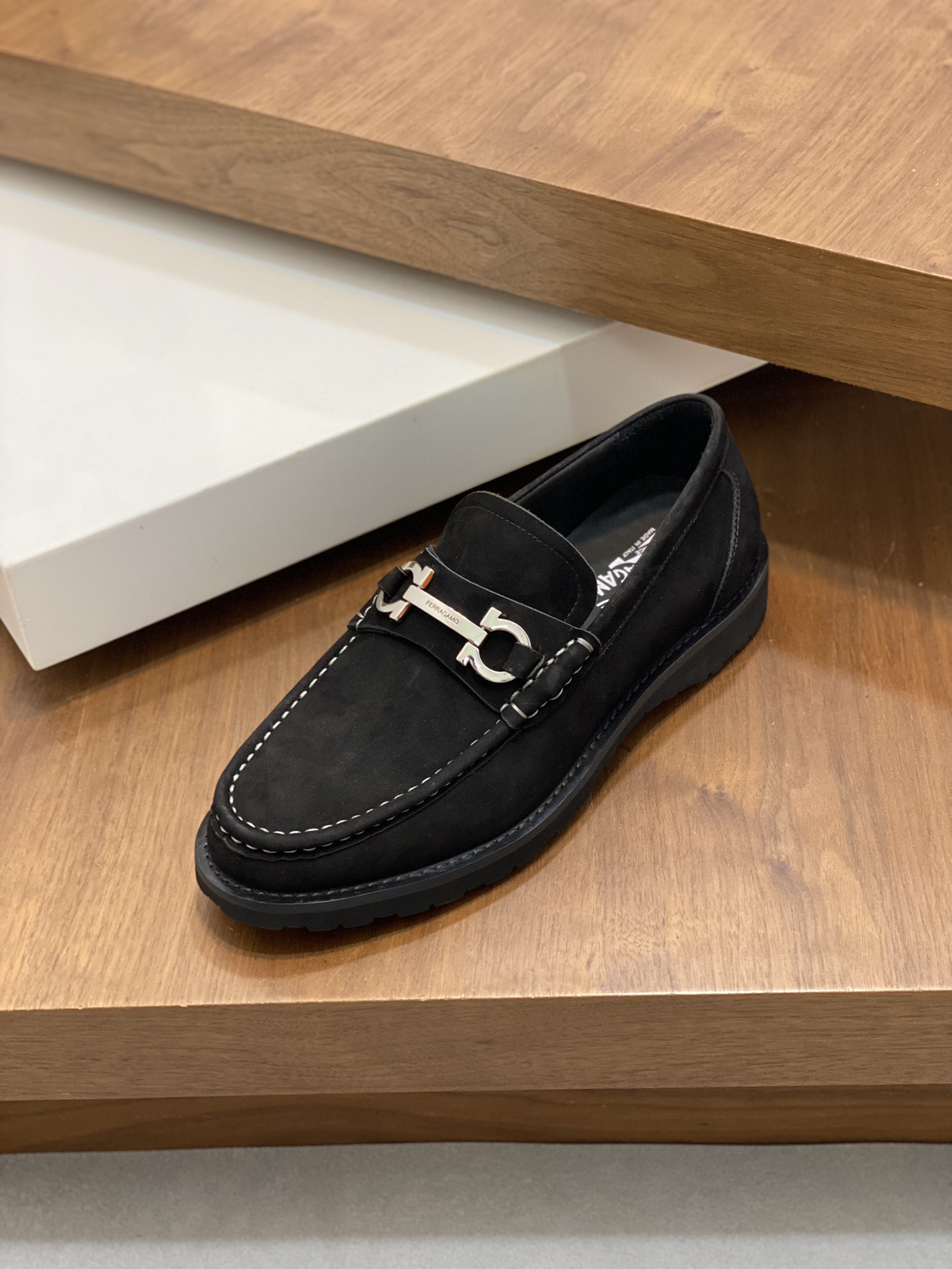 “Ferragamo Men’s Shoes: High-Quality, Top-Heavy, Premium Materials, Gold Detailing, Imported Leather, Wide Size Range” - 图片 6