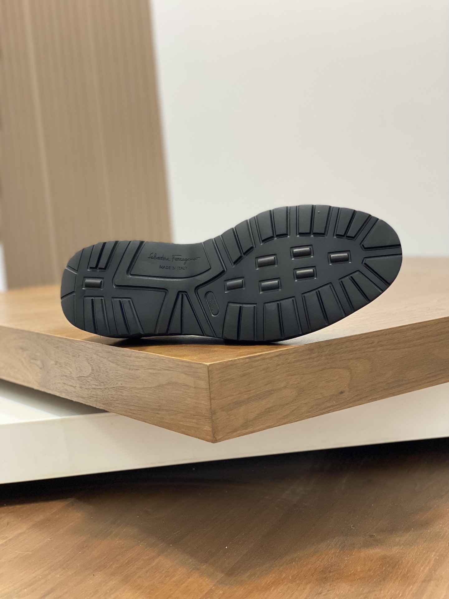 “Ferragamo Men’s Shoes: High-Quality, Top-Heavy, Premium Materials, Gold Detailing, Imported Leather, Wide Size Range” - 图片 9
