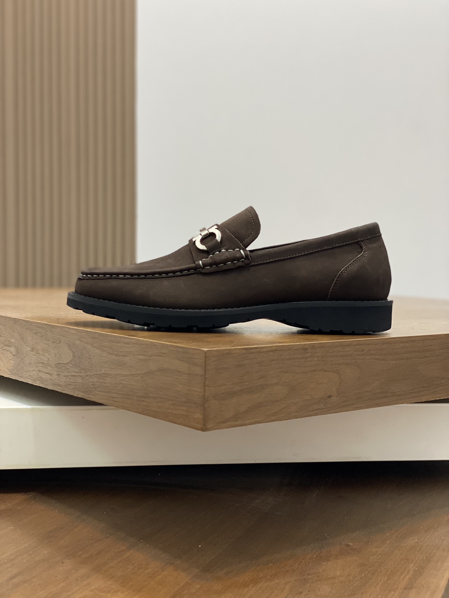 High-Quality Ferragamo Men’s Shoes with Gold Detailing and Imported Leather, Sizes 38-45. - 图片 2