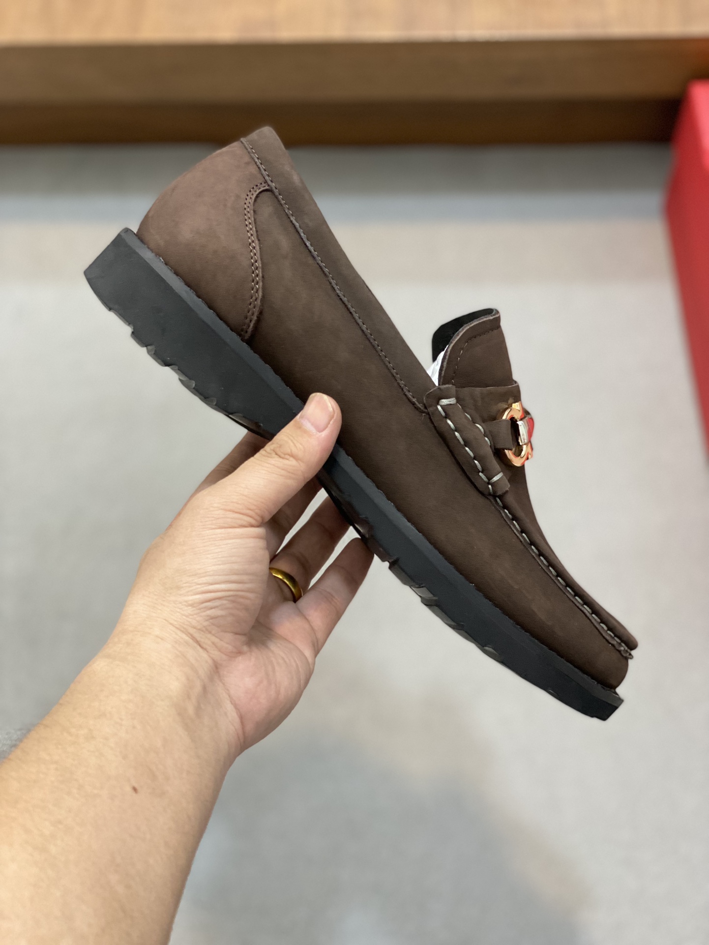 “High-Quality Ferragamo Men’s Shoes with Sandy Skin and Imported Cattle Skin” - 图片 4