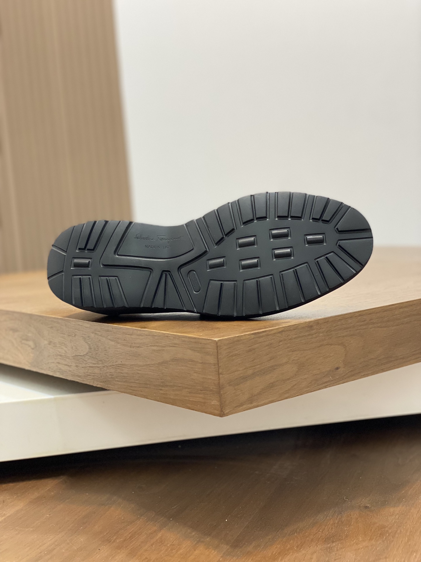 “High-Quality Ferragamo Men’s Shoes with Sandy Skin and Imported Cattle Skin” - 图片 9