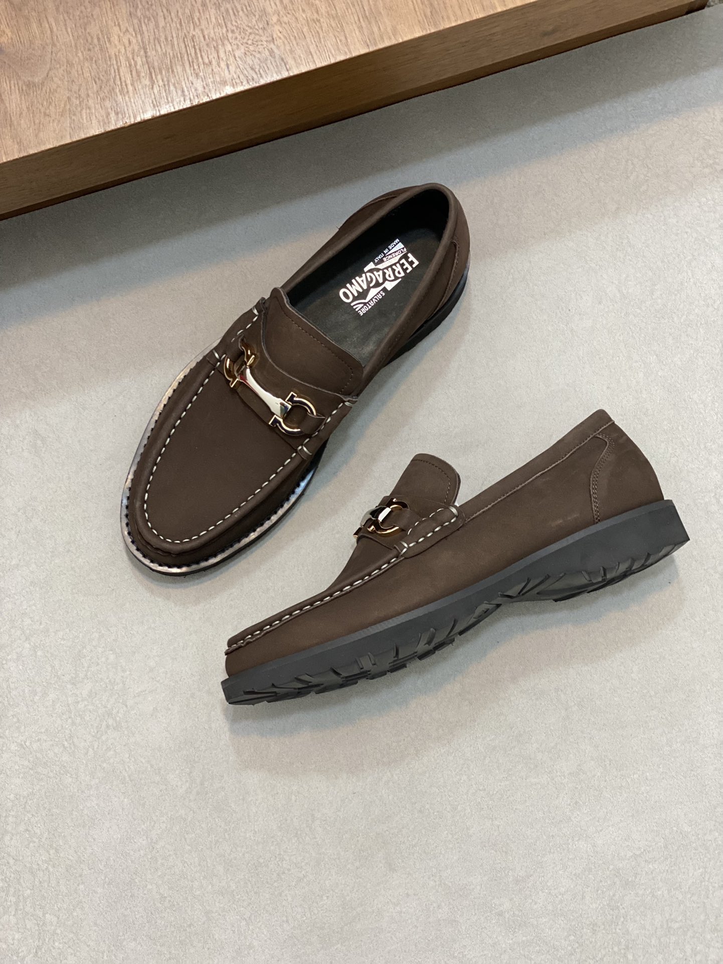 “High-Quality Ferragamo Men’s Shoes with Sandy Skin and Imported Cattle Skin” - 图片 5