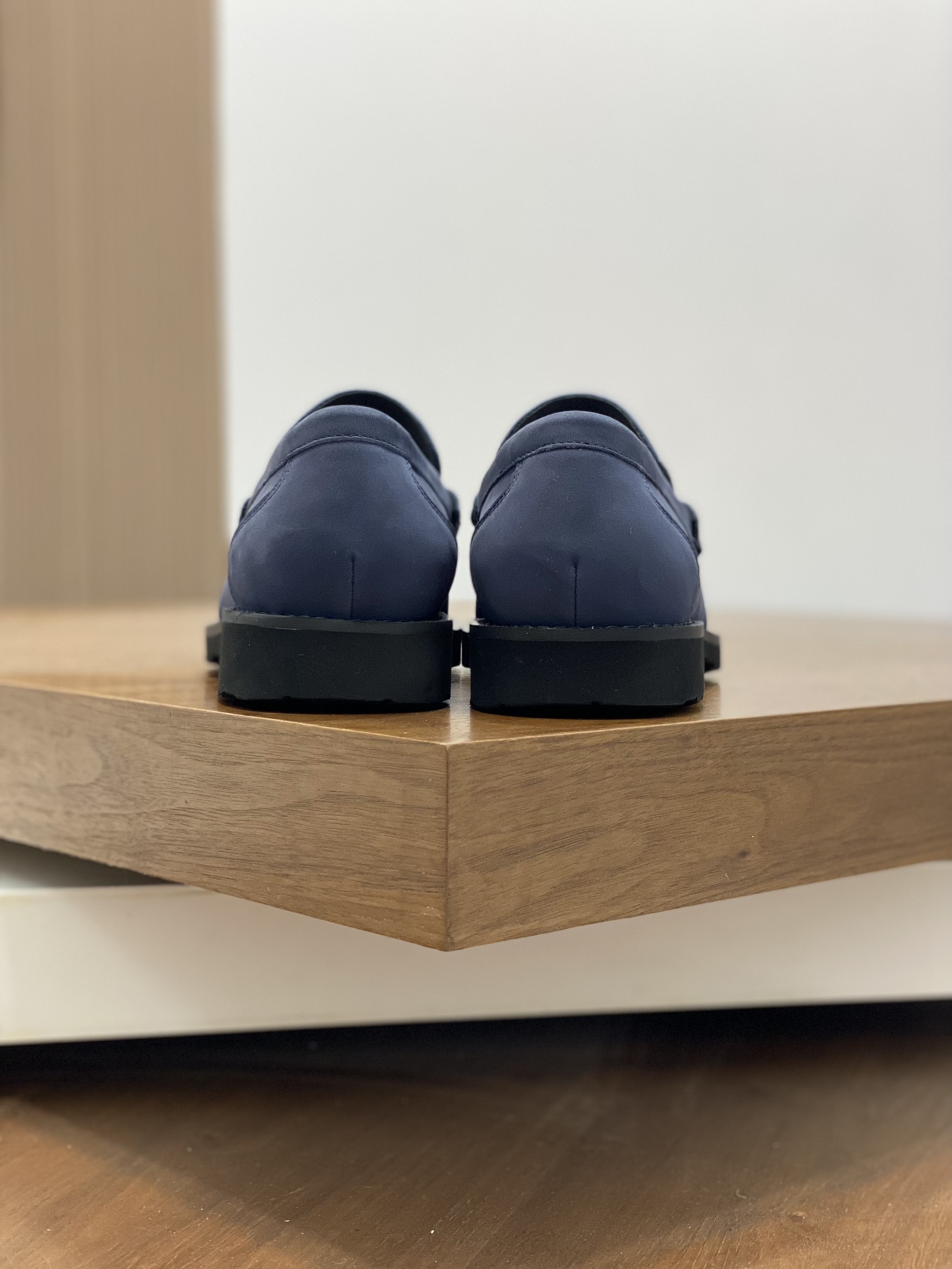 “Ferragamo Men’s Shoes: High-Quality, Top-Heavy Design, Imported Leather, Gold Accents, Various Sizes Available” - 图片 8