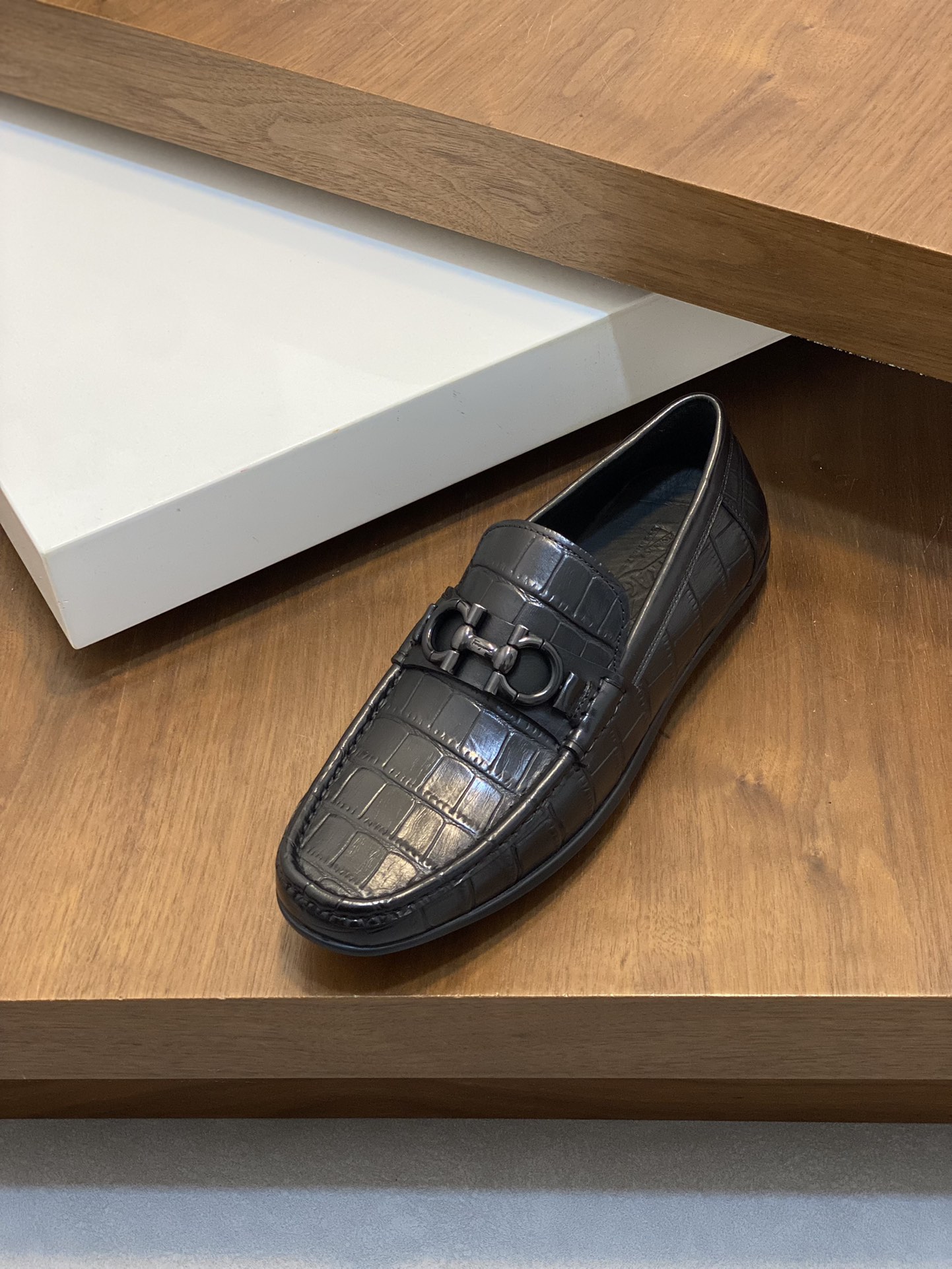 Ferragamo Classic Luxury Leather Shoe Loafer Ref 6