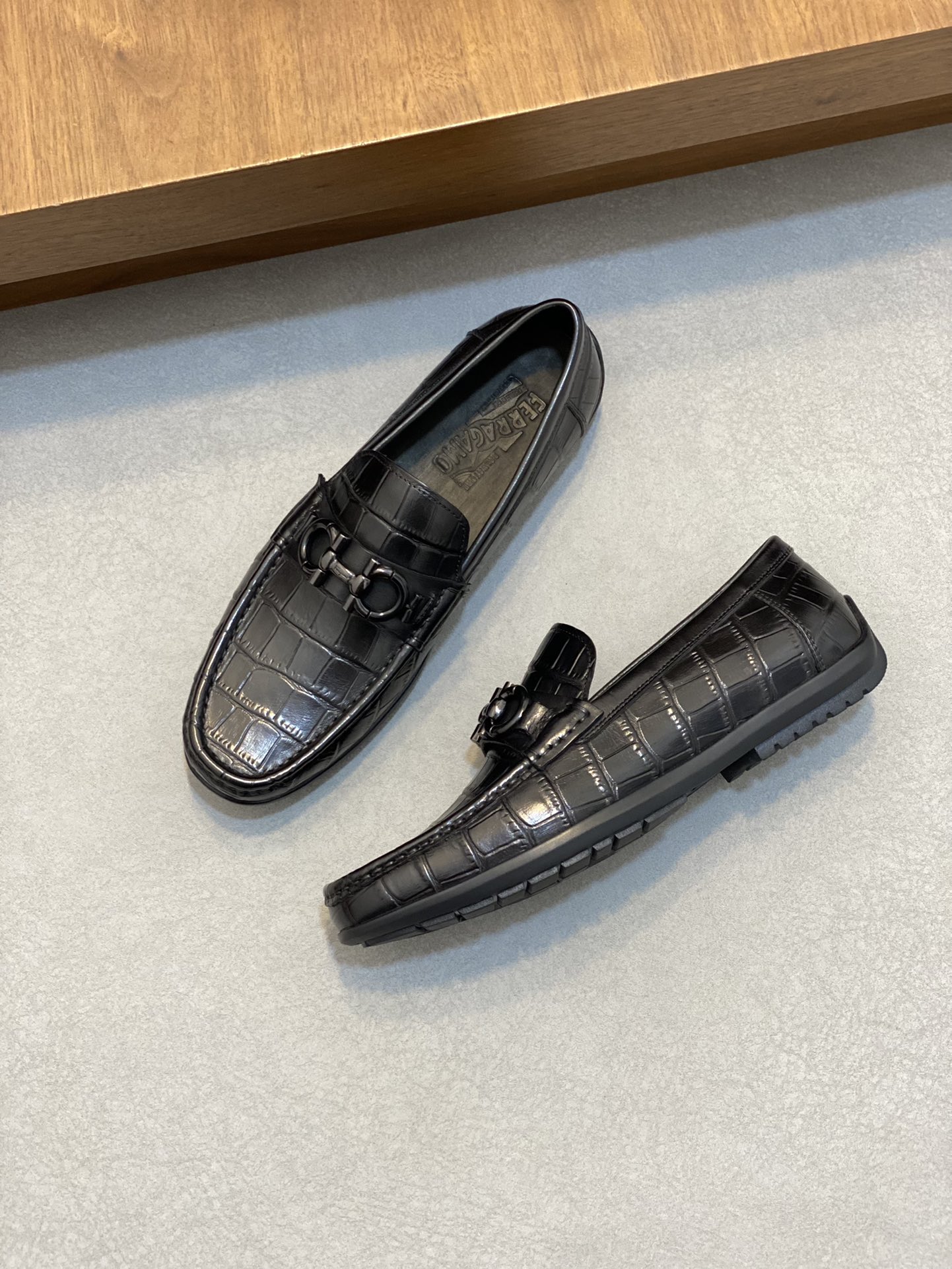 Ferragamo Classic Luxury Leather Shoe Loafer Ref 5