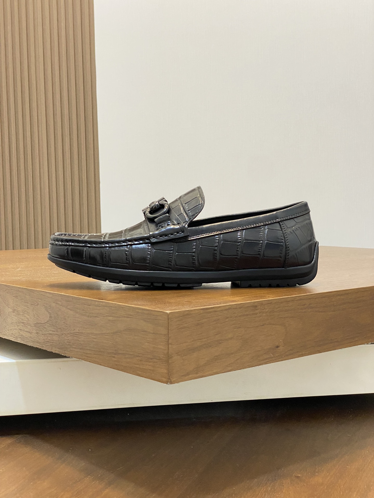 Ferragamo Classic Luxury Leather Shoe Loafer Ref 2