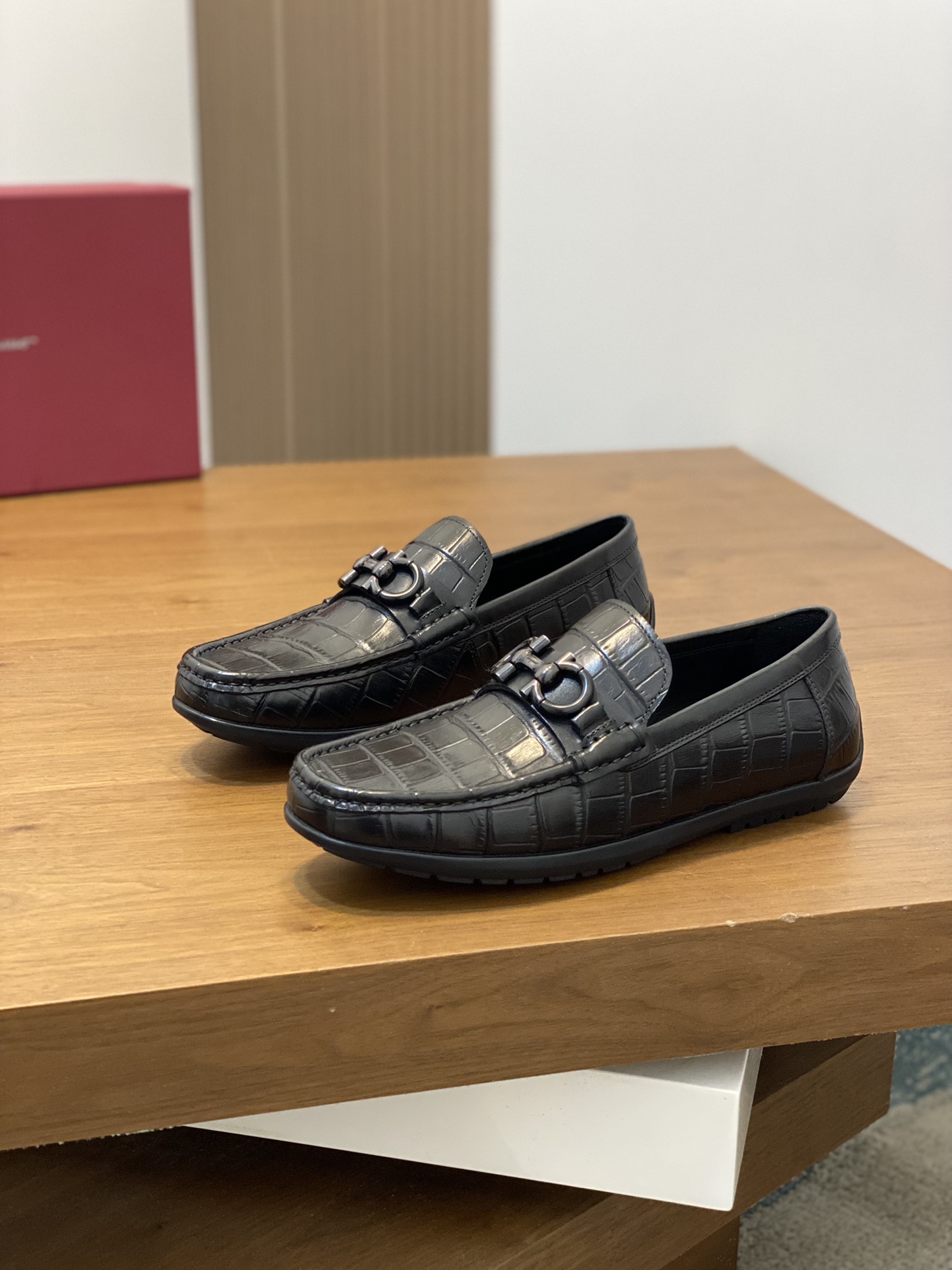 Ferragamo Classic Luxury Leather Shoe Loafer Ref 3