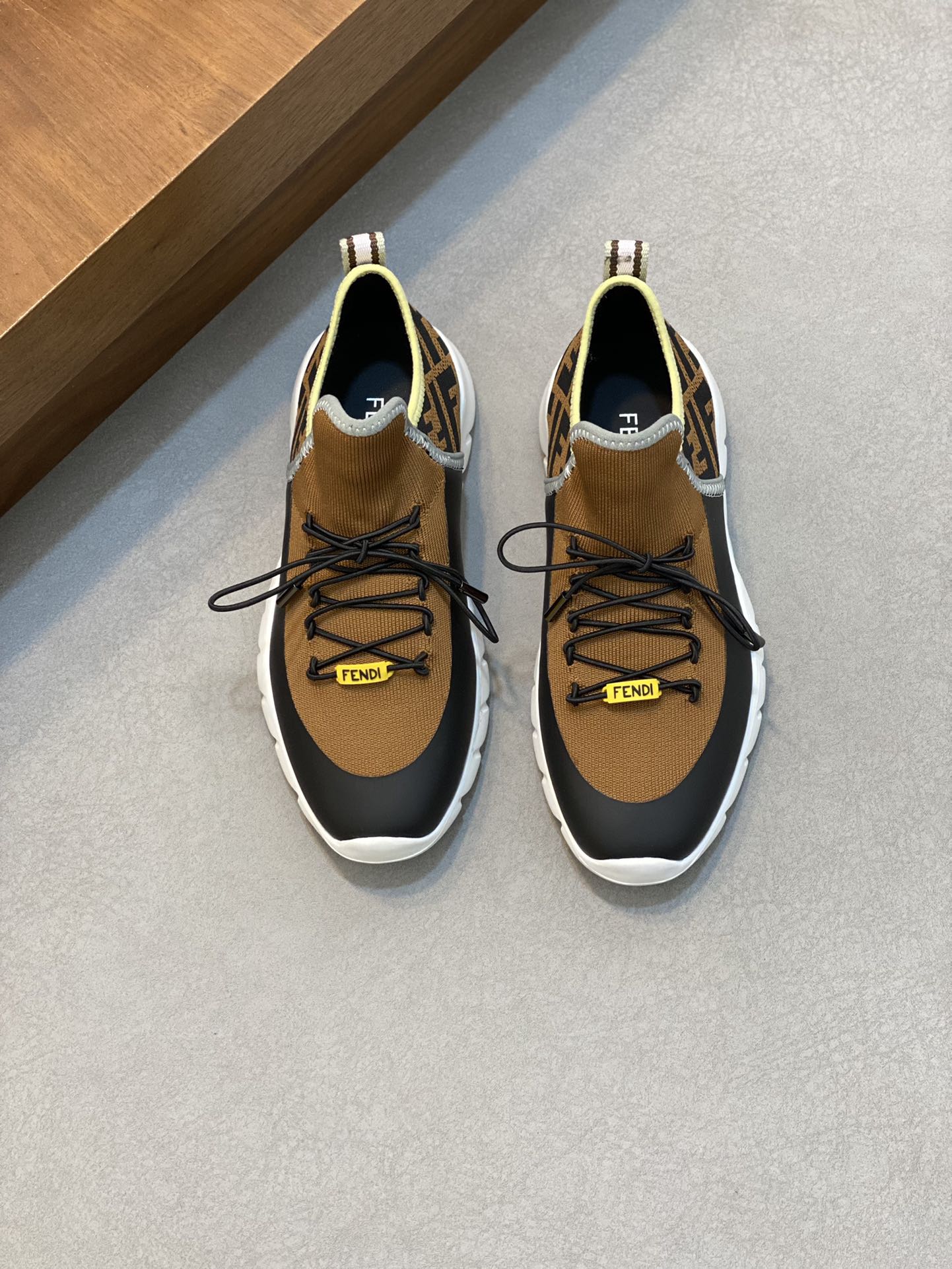 NO:280571,F Top Purchase Fen Fen Street Fen Story Man God Little Monster Popular and Popular New Models of the New Original Configuration, Italy imported original fly-woven fabric, high-quality printing technology, imported water-dyed cowhide and breathable mesh inner lining, breathable and comfortable, original soles are specially supplied with original soles, super comfortable, original order goods are high quality, can enter and exit the counter at will, welcome to compare, number 39-44 (order 38.45.46),,cowhide19860909F 顶级代购 芬 炸街男神小怪兽人气爆款专柜新款原厂配置,意大利进口原版飞织面料,高品质印花工艺,进口水染牛皮拼透气网纱内里,透气舒适,鞋底原厂特供原版底超级舒适,原厂跟单货高品质,可随意进出专柜,欢迎对比,码数 39-44（可订 38.45 .46）,,cowhide,Men's shoes