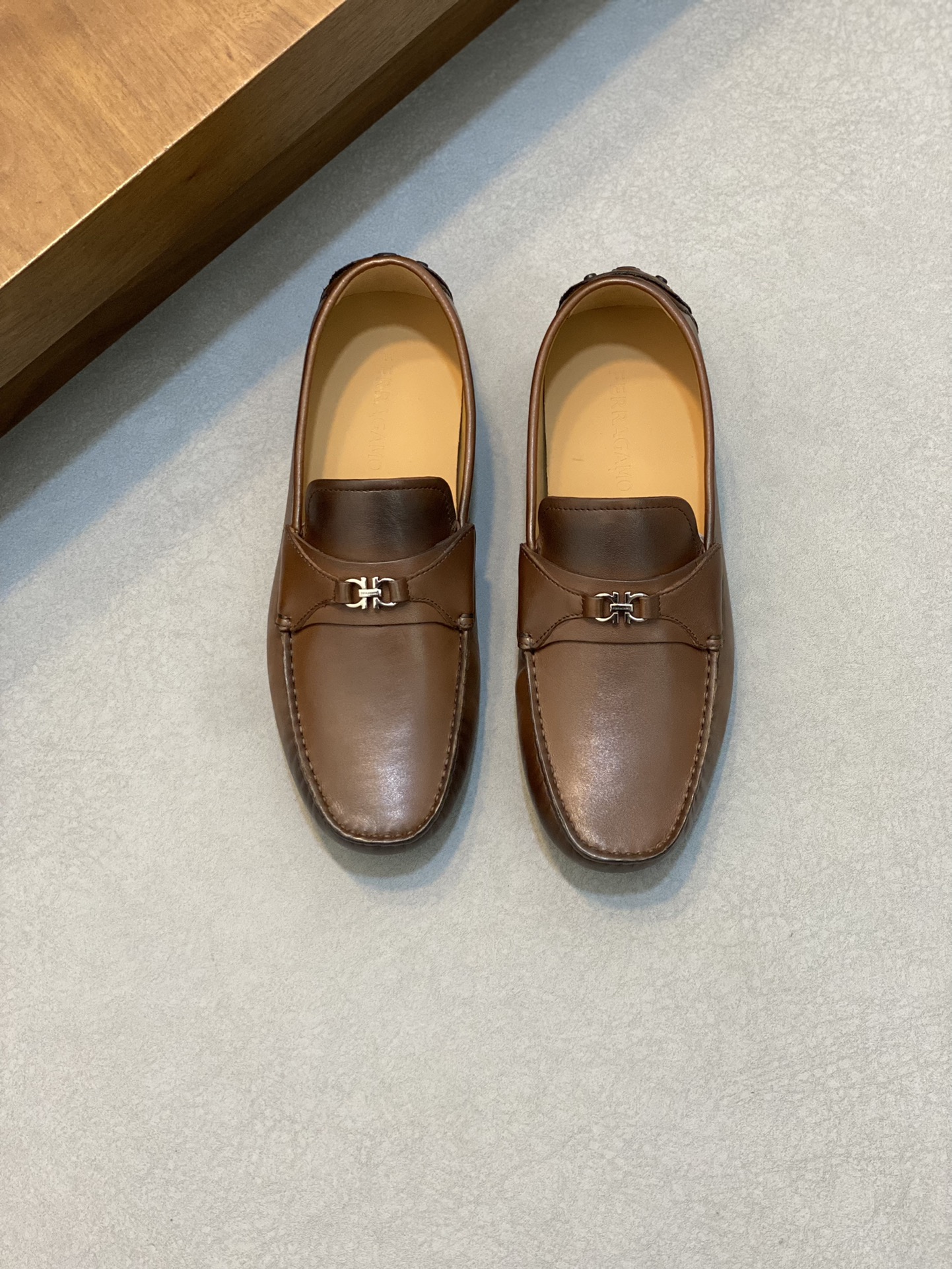 Zapatos Ferragamo [Ferragamo] de muy alta calidad. Réplica 1:1 de primera calidad del sitio web oficial original, prime…