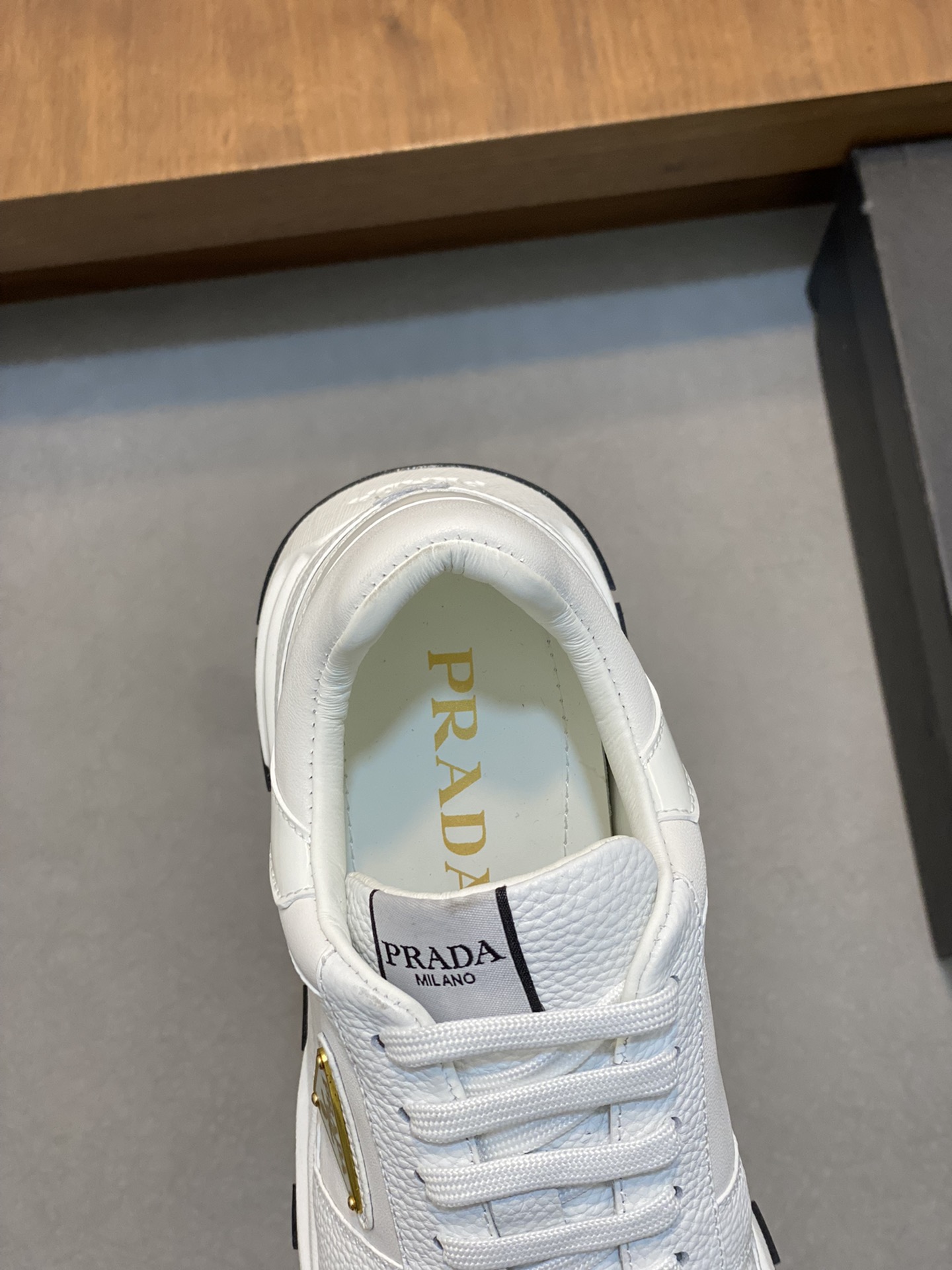 [PRADA] Prada - Calidad de gama alta Original único - Parte superior: piel de becerro de lucha, piel