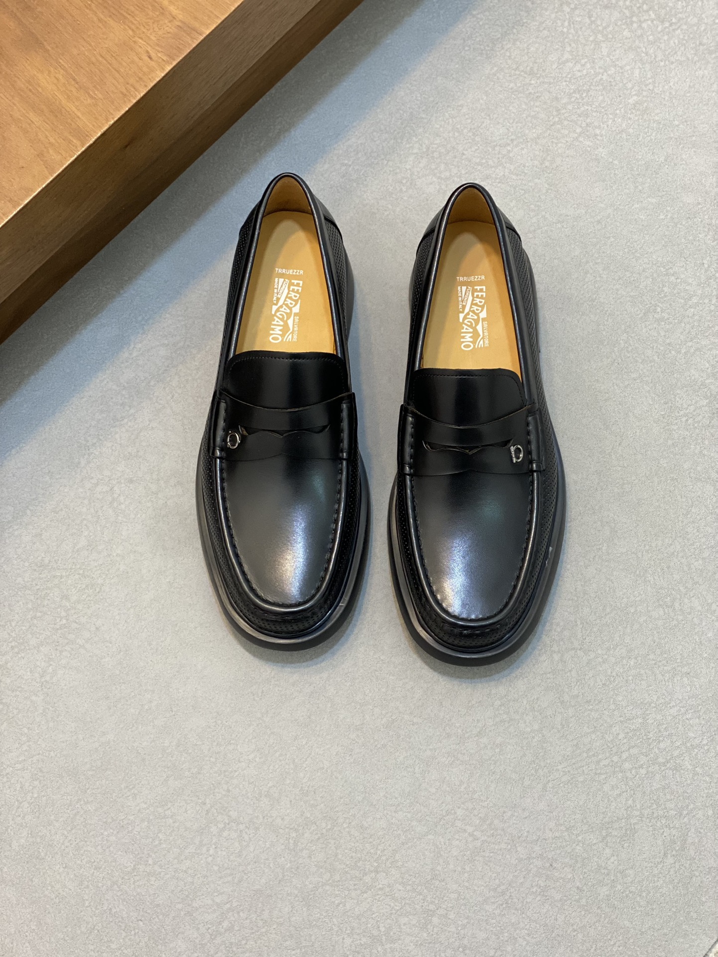 Zapatos de cuero auténtico [Ferragamo] para hombre, productos de primera calidad y de primera calidad, primer…