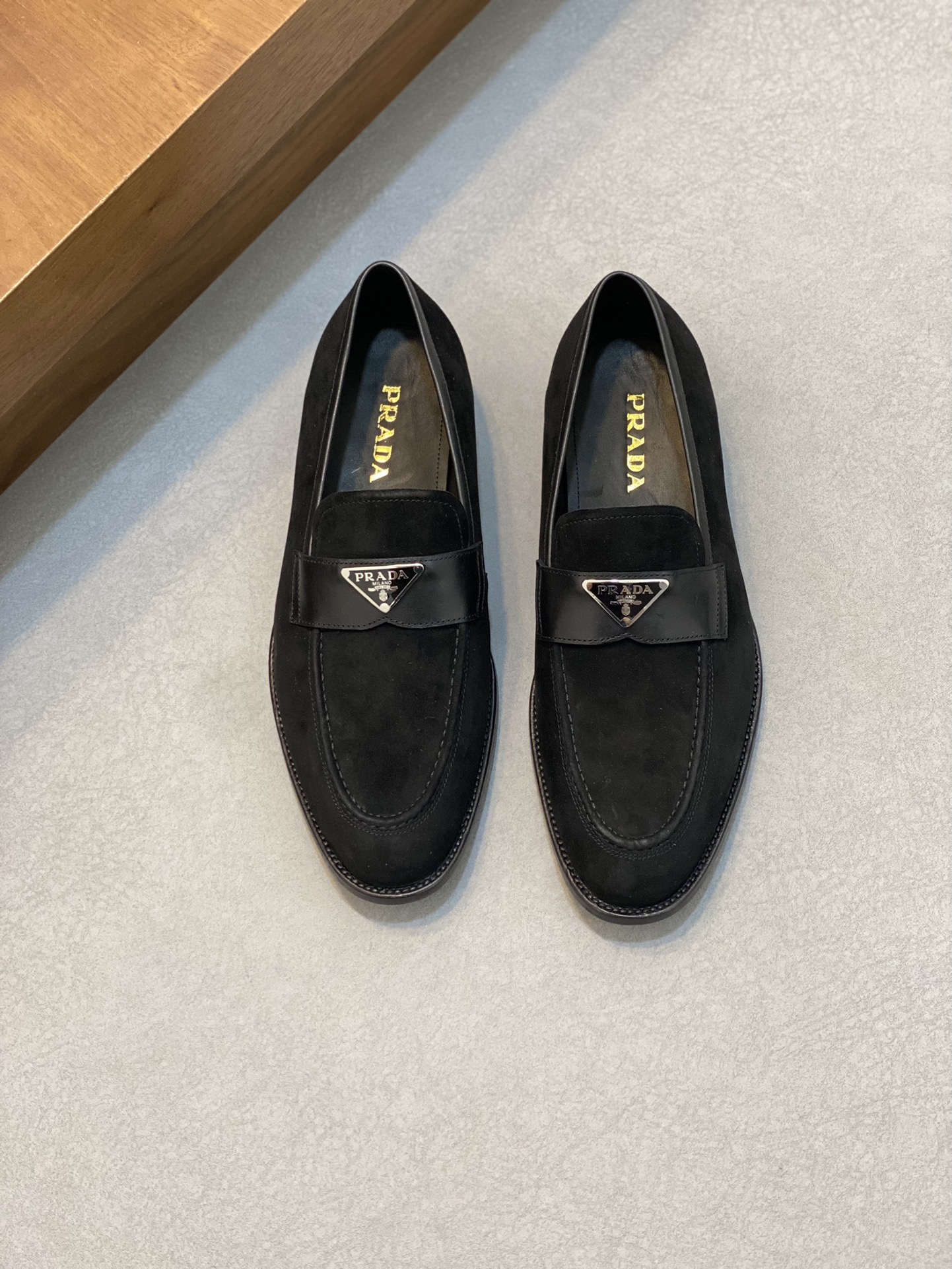 PRAD real*—Prada: Edición alta. Zapatos de piel informales para hombre. Serie de suela de cuero genuino. La parte super…
