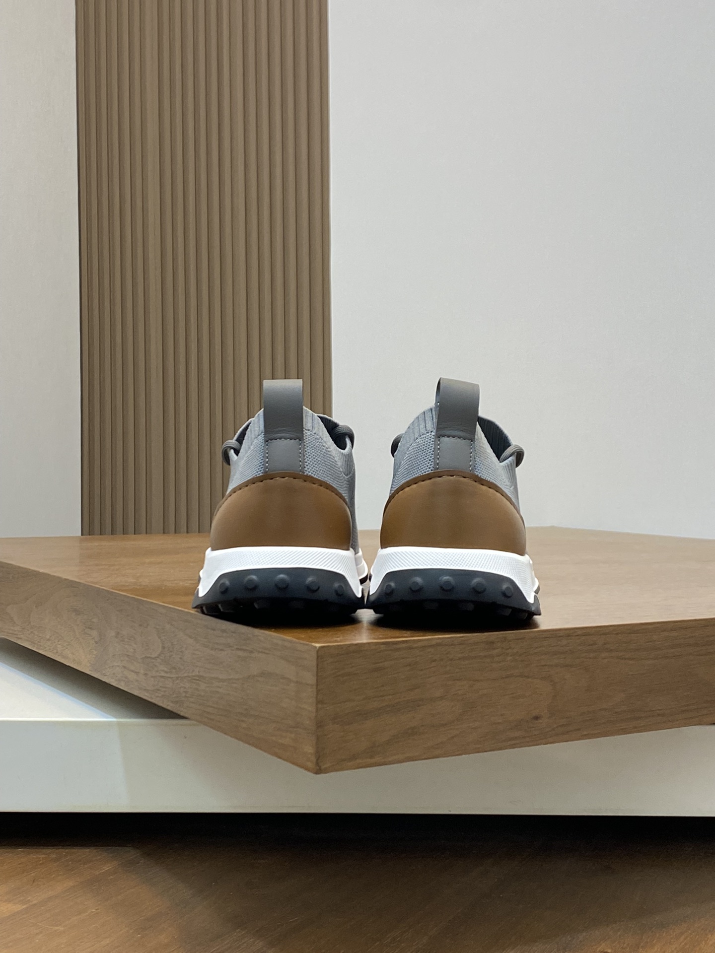 190Tods Zapatillas casual para hombreLa zapatilla deportiva TOD'S es una llamativa novedad en diseño