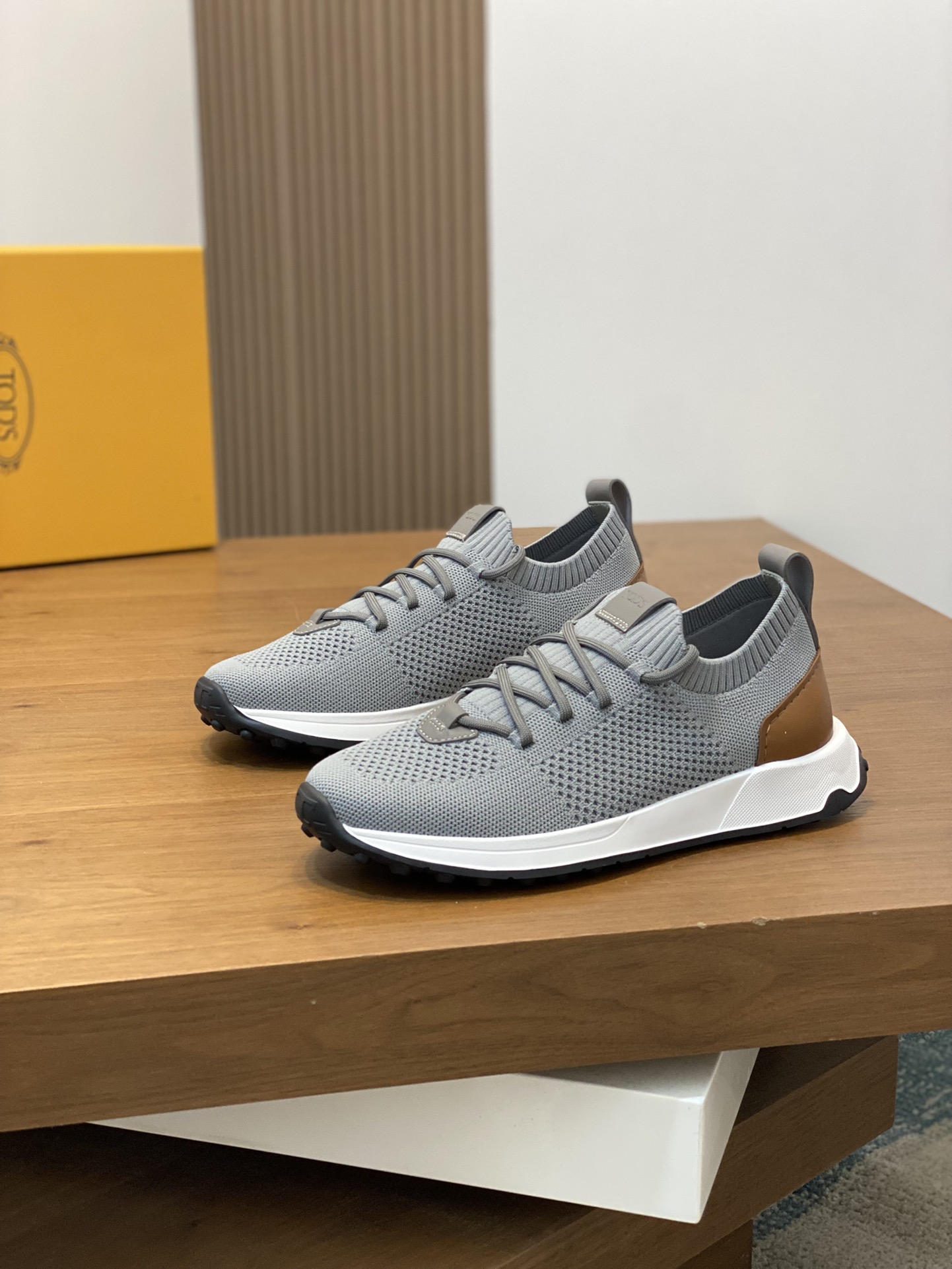 190Tods Zapatillas casual para hombreLa zapatilla deportiva TOD'S es una llamativa novedad en diseño