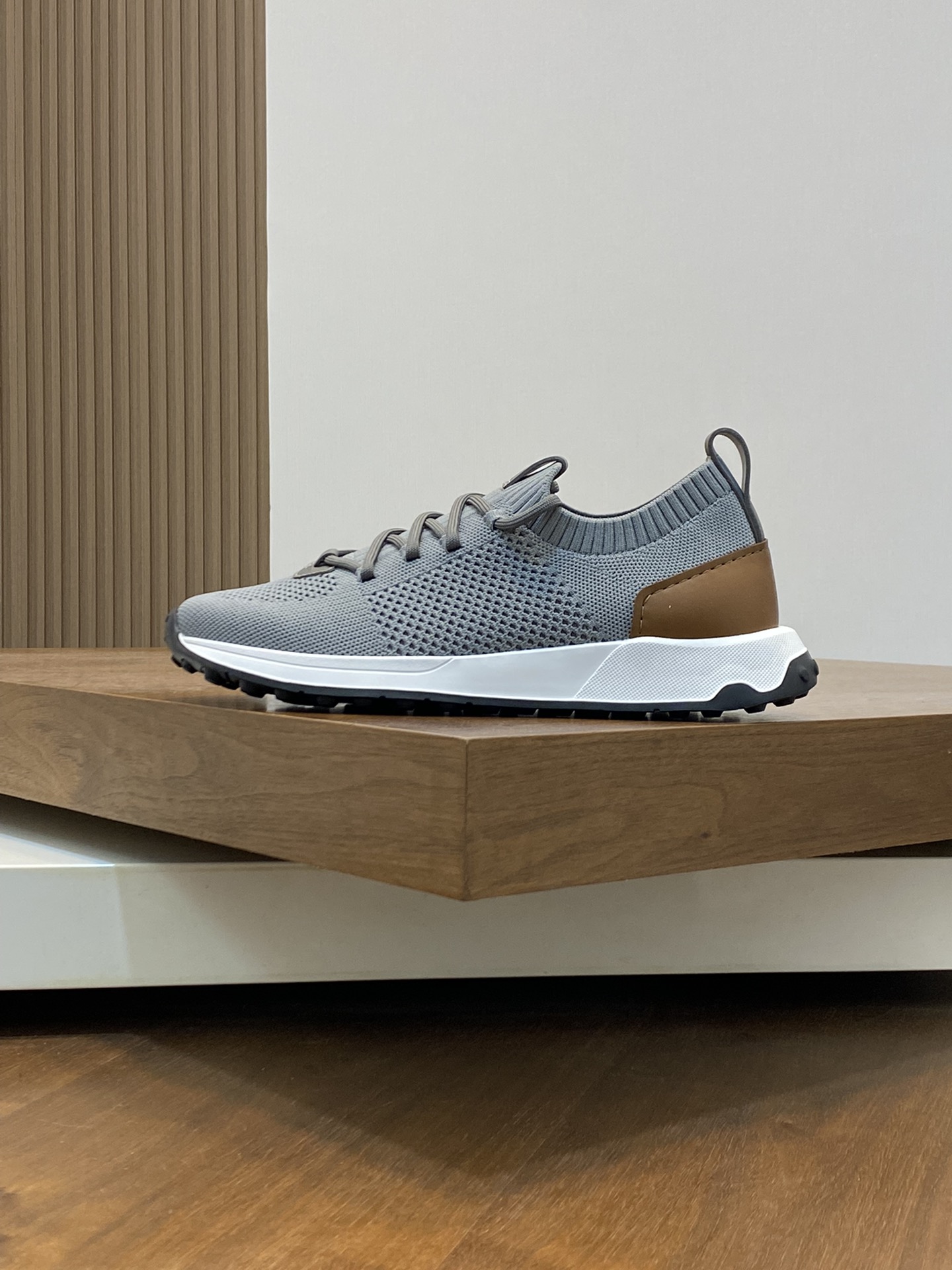 190Tods Zapatillas casual para hombreLa zapatilla deportiva TOD'S es una llamativa novedad en diseño