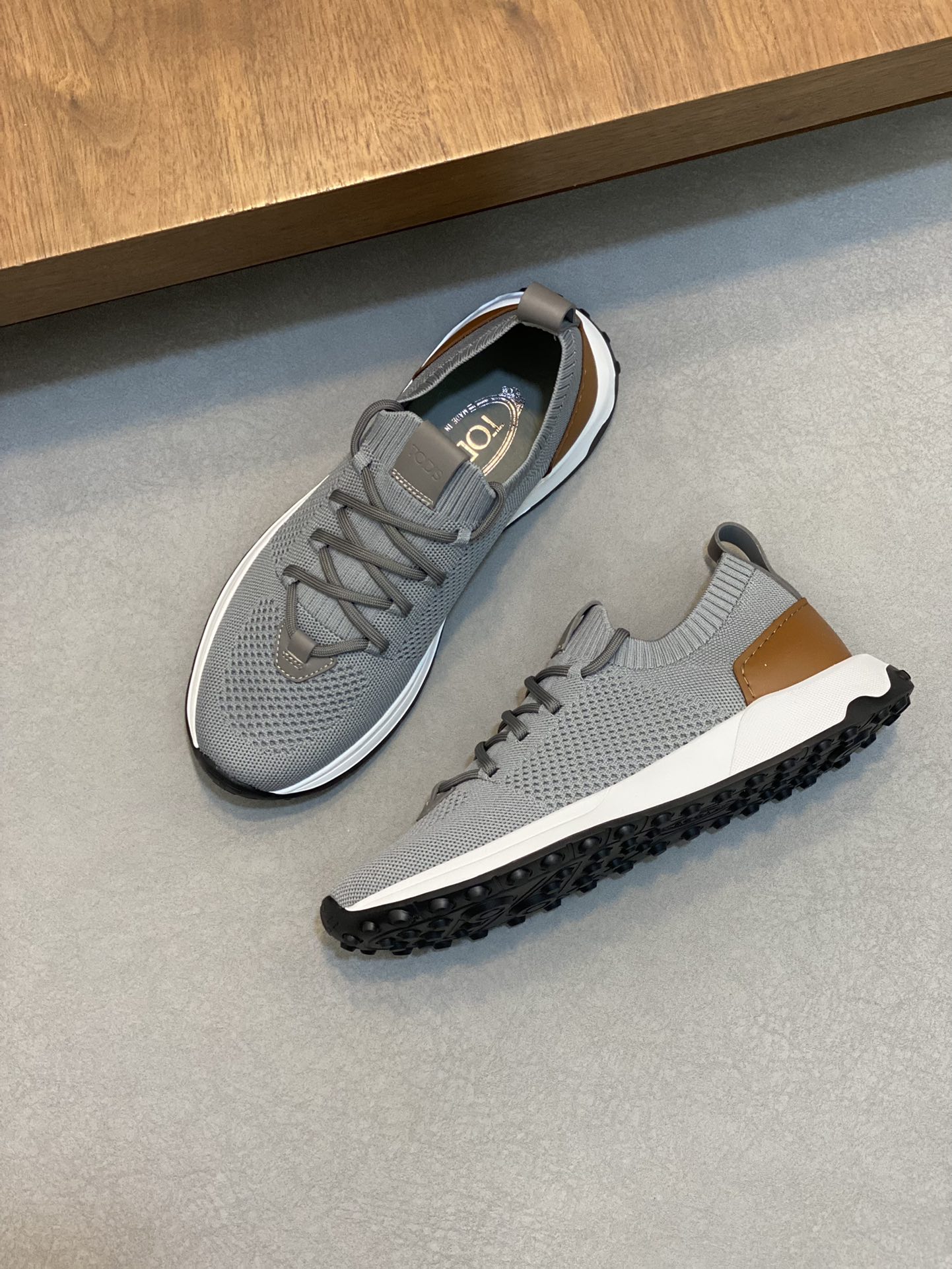 190Tods Zapatillas casual para hombreLa zapatilla deportiva TOD'S es una llamativa novedad en diseño