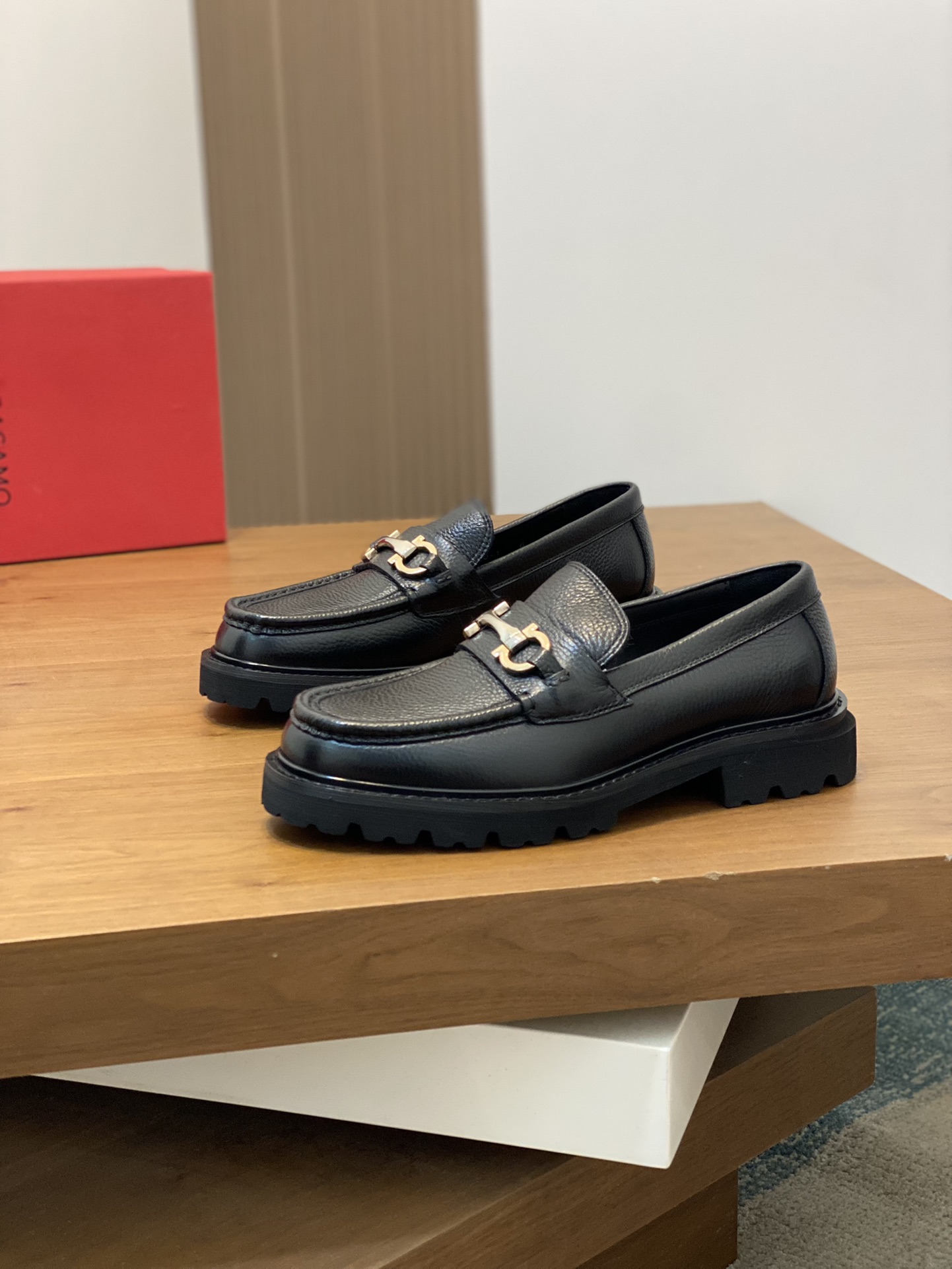 [Ferragamo] zapatos de los hombres, de alta calidad, los bienes de primera, parte superior de cuero 