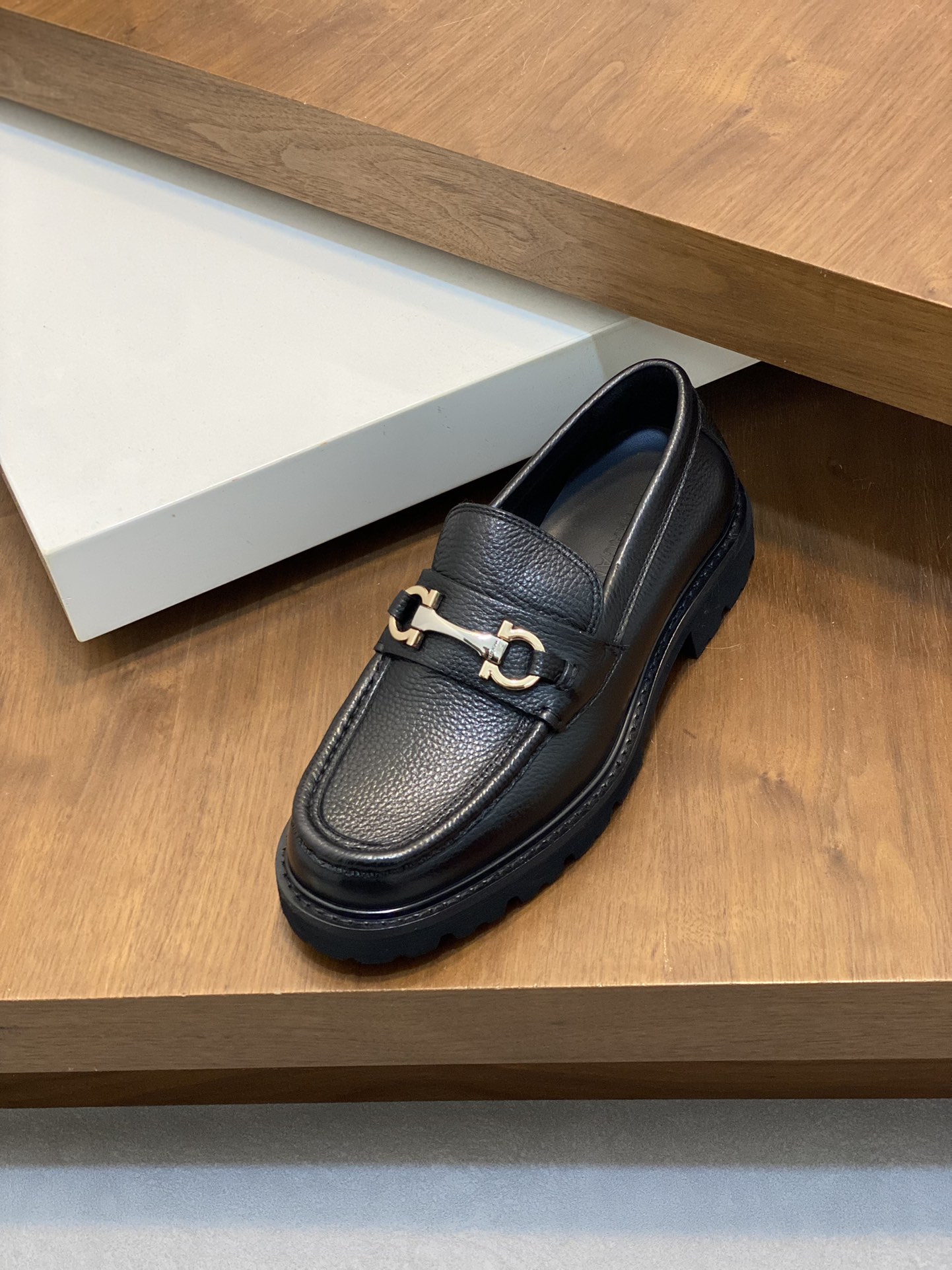 [Ferragamo] zapatos de los hombres, de alta calidad, los bienes de primera, parte superior de cuero 