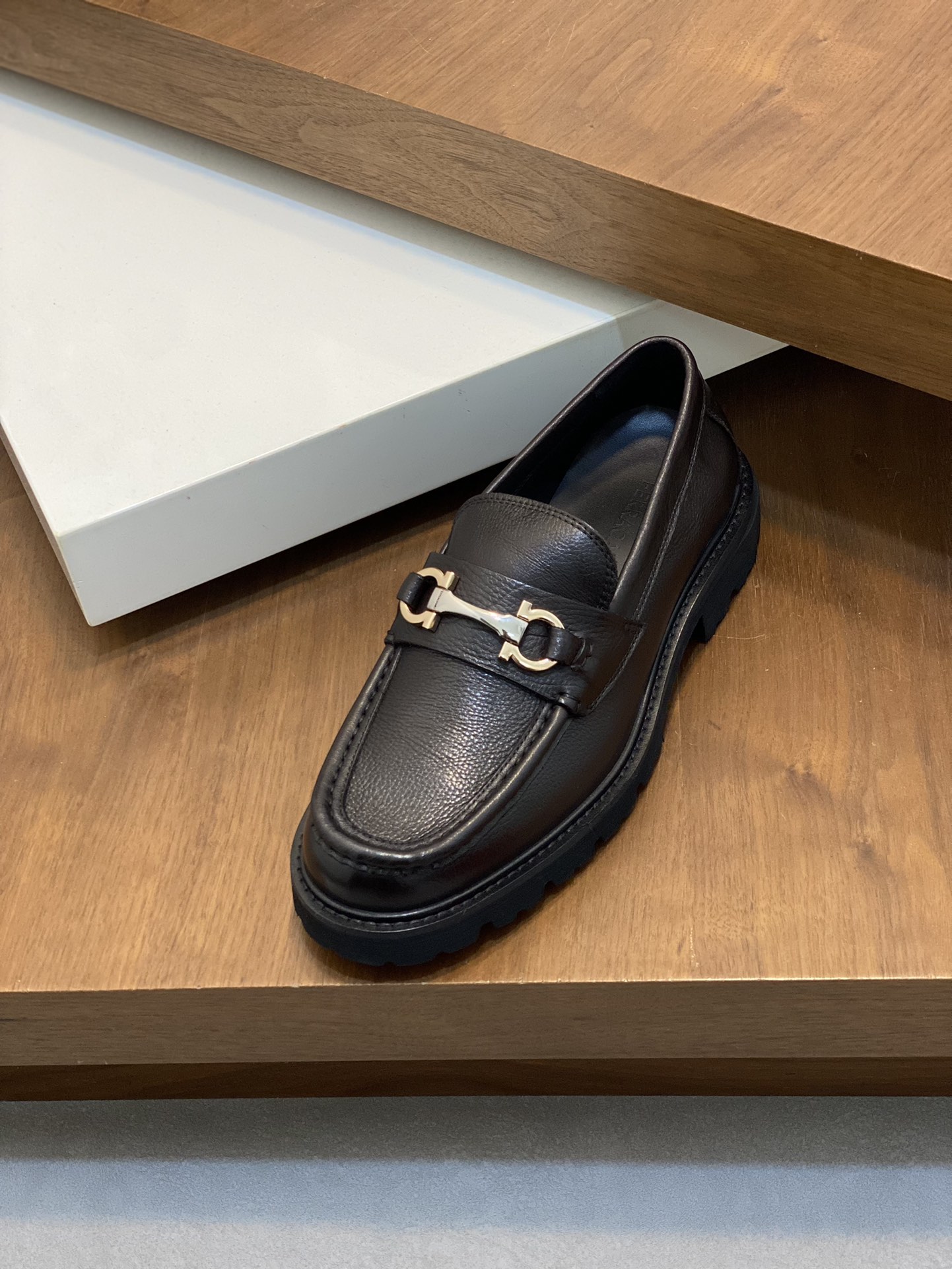 [Ferragamo] zapatos de los hombres, de alta calidad, los bienes de primera, parte superior de cuero 