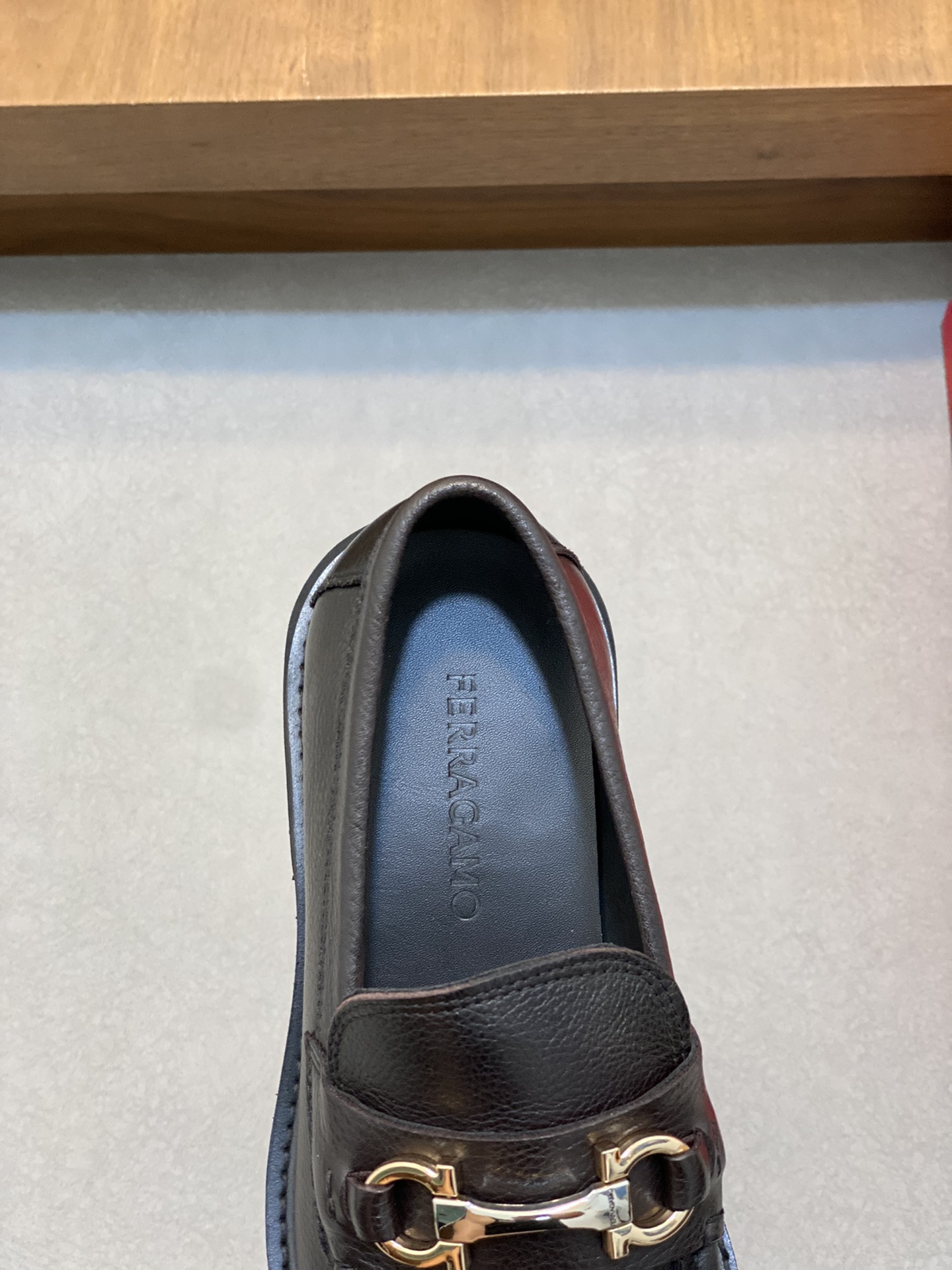 [Ferragamo] zapatos de los hombres, de alta calidad, los bienes de primera, parte superior de cuero 